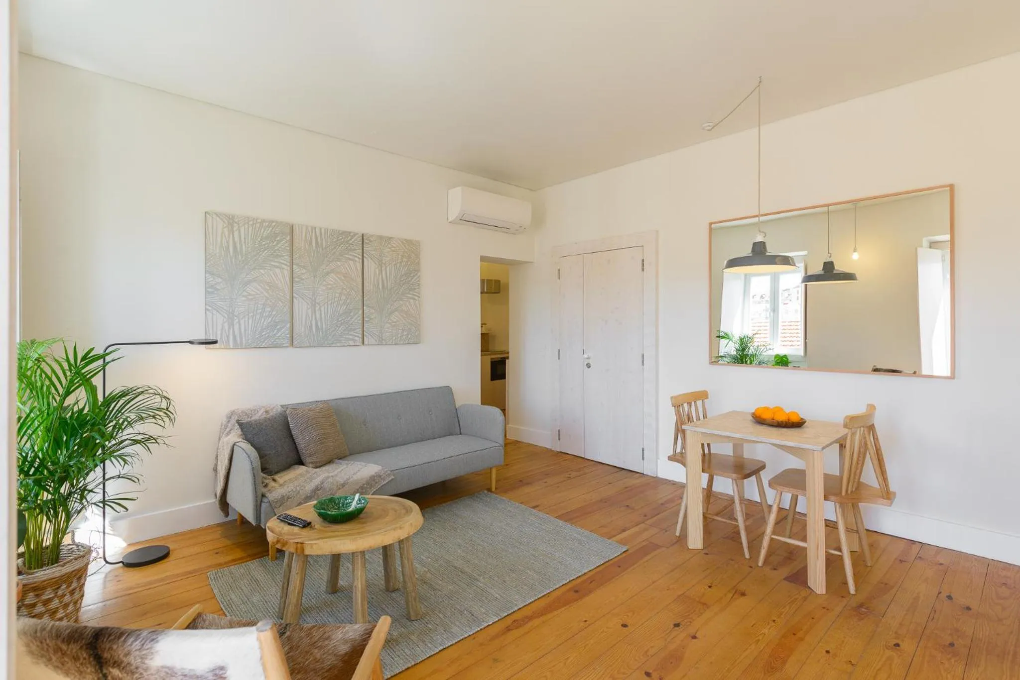 Communal lounge/ TV room in Dona Graca Lisbon Apartments