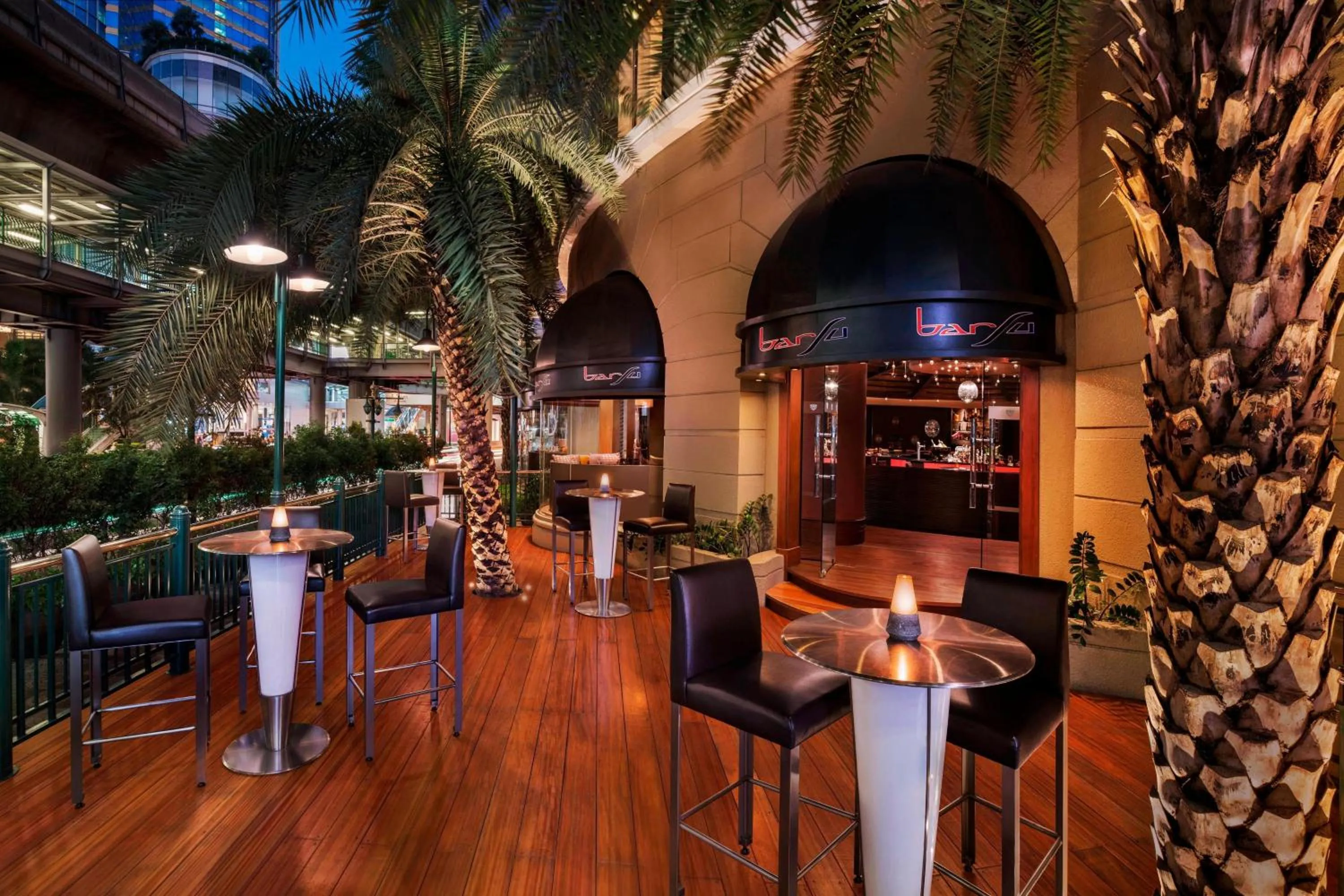 Lounge or bar in Sheraton Grande Sukhumvit, a Luxury Collection Hotel, Bangkok