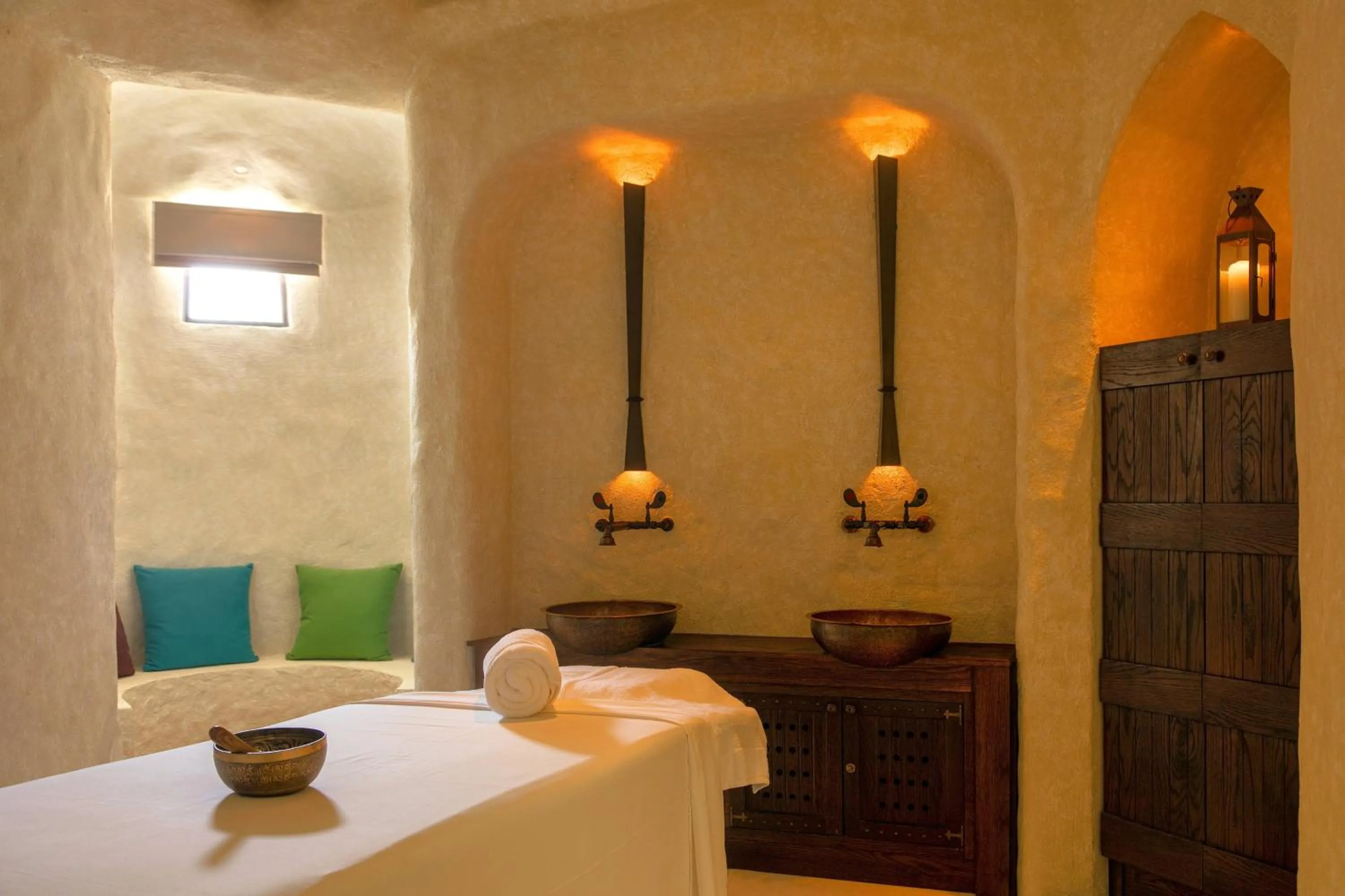 Spa and wellness centre/facilities, Bed in Al Bustan Palace, a Ritz-Carlton Hotel