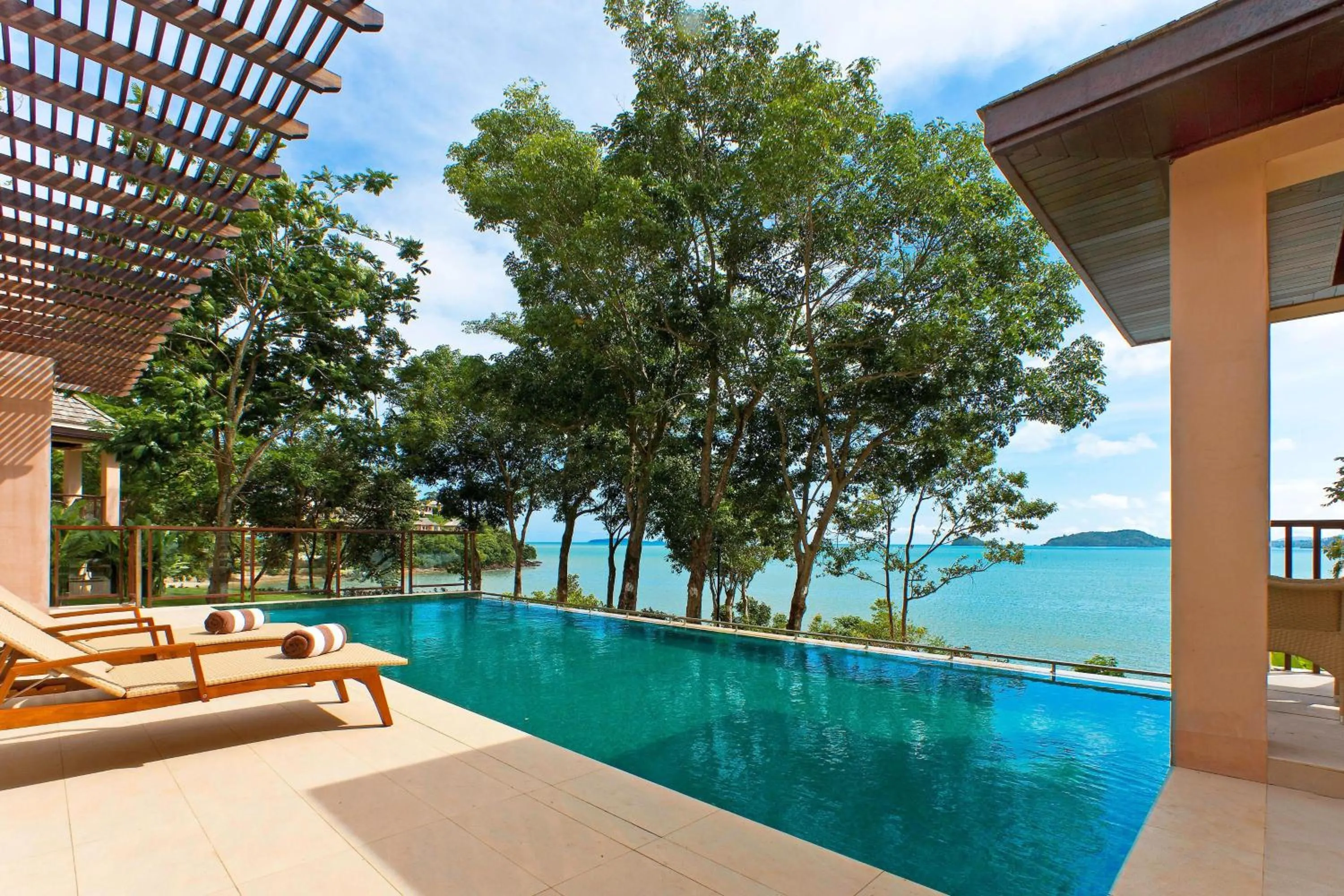 Swimming pool in The Westin Siray Bay Resort & Spa, Phuket