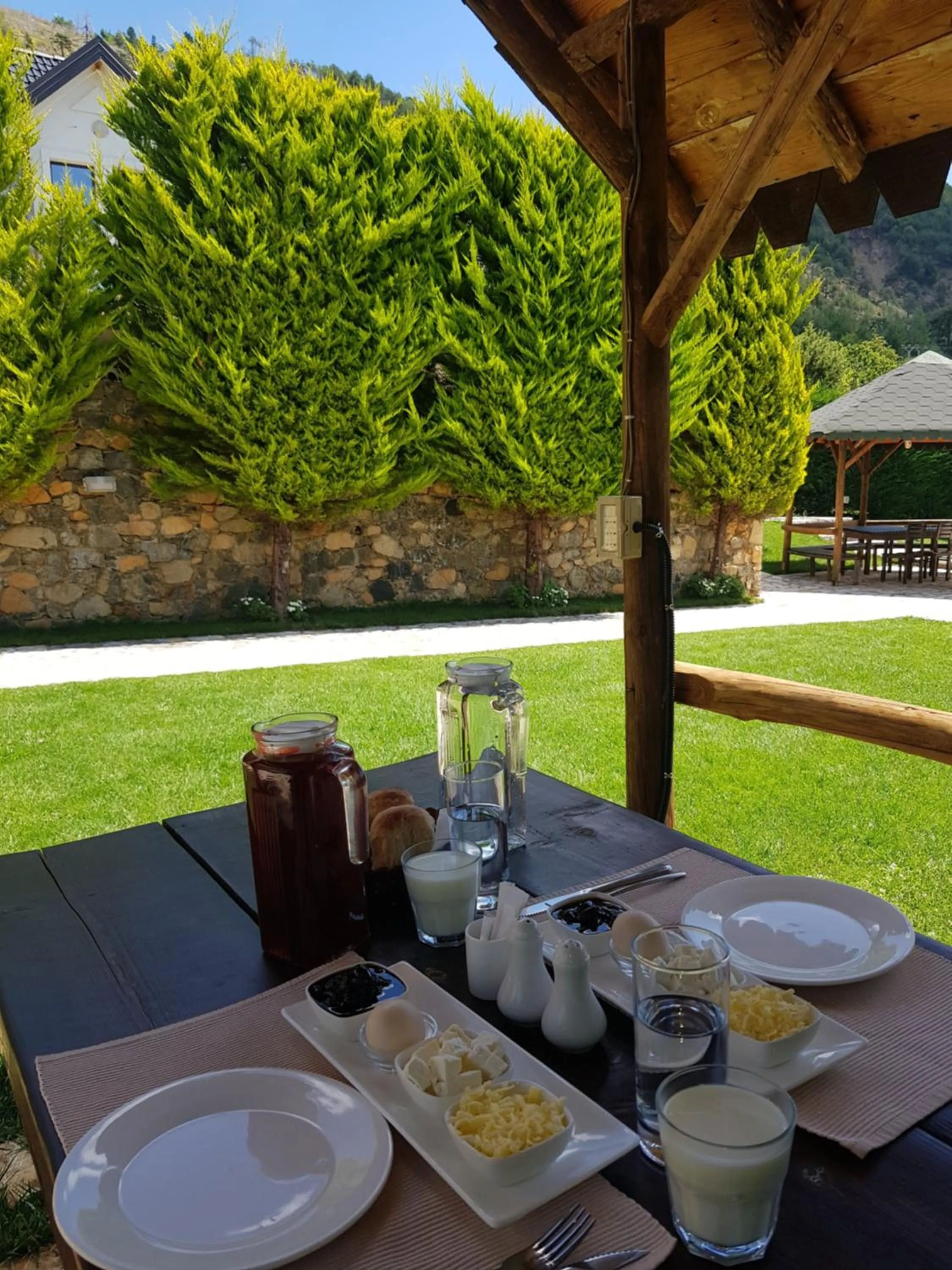 Breakfast in Sofra E Shpatit