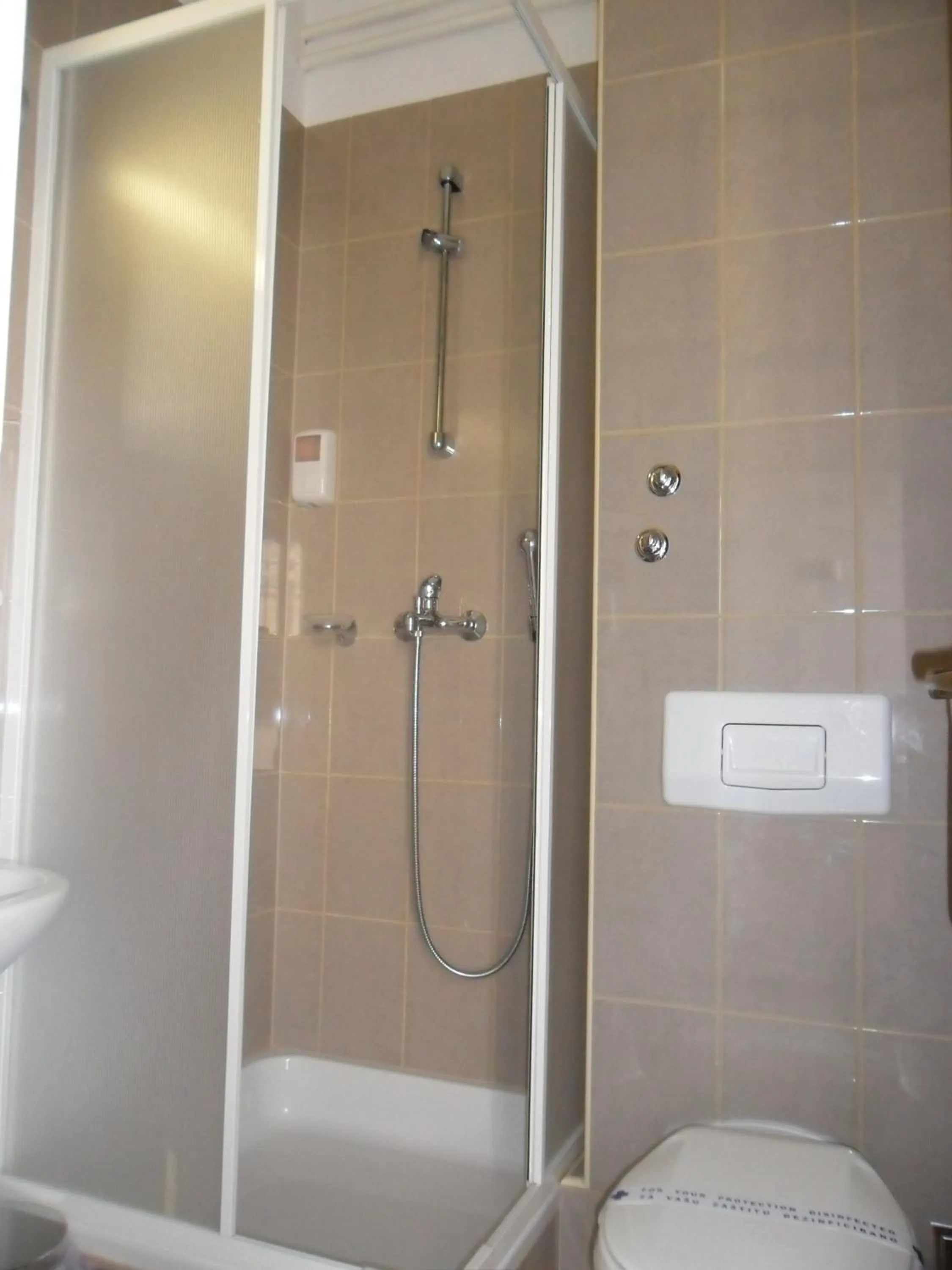 Shower in Hotel Ballet School