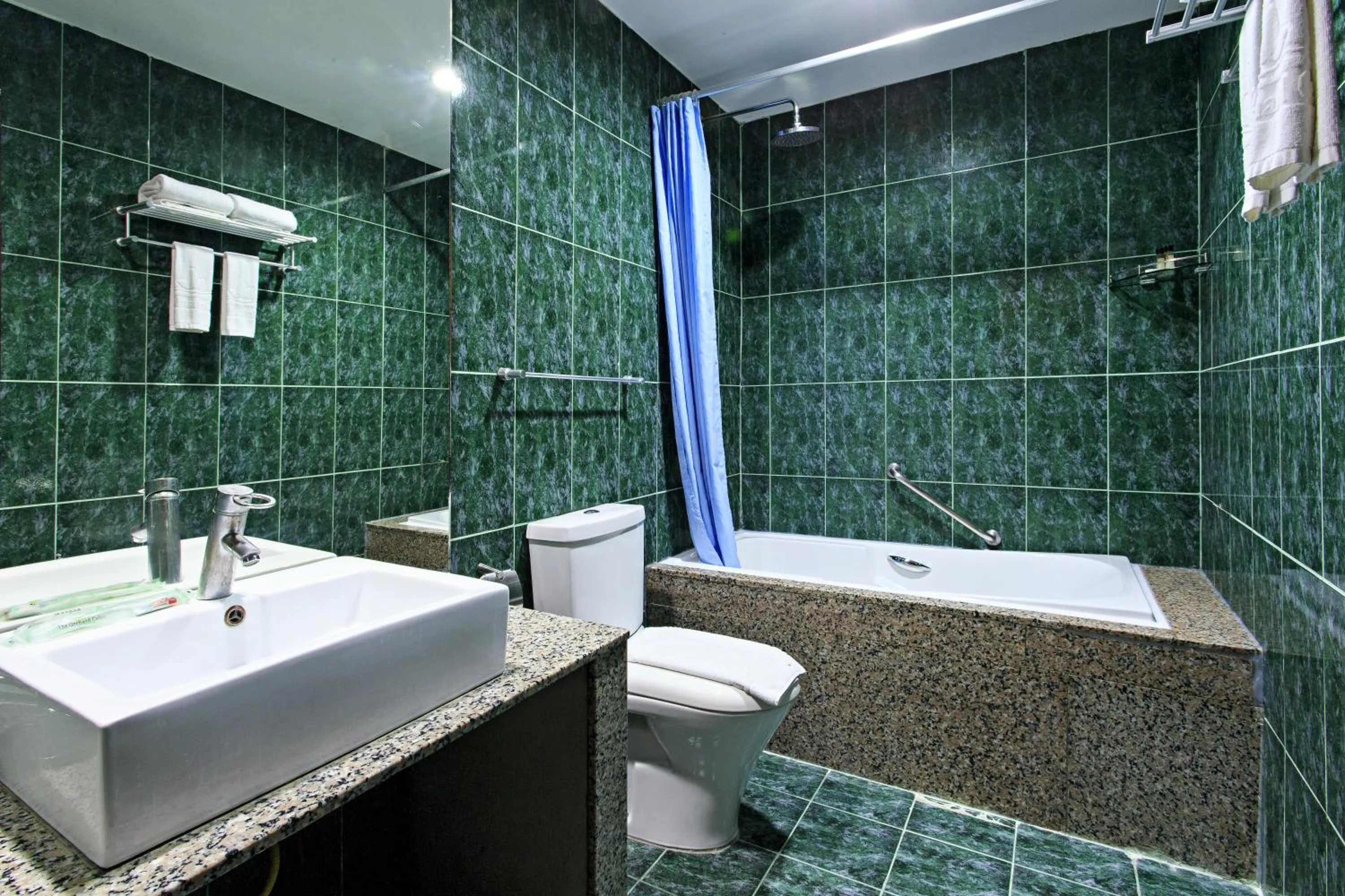 Shower in The Orchard Cebu Hotel & Suites powered by Cocotel