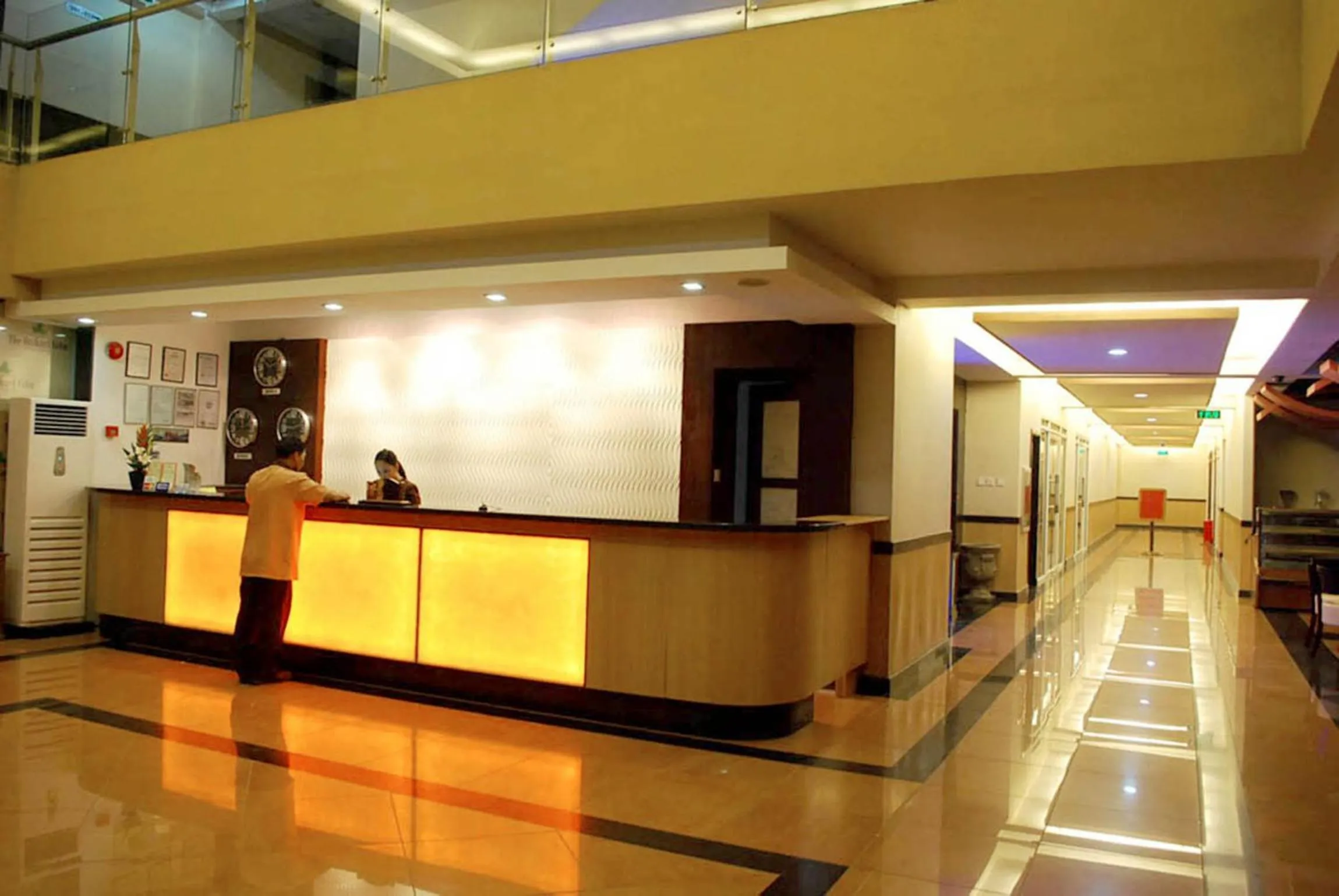 Lobby or reception in The Orchard Cebu Hotel & Suites powered by Cocotel