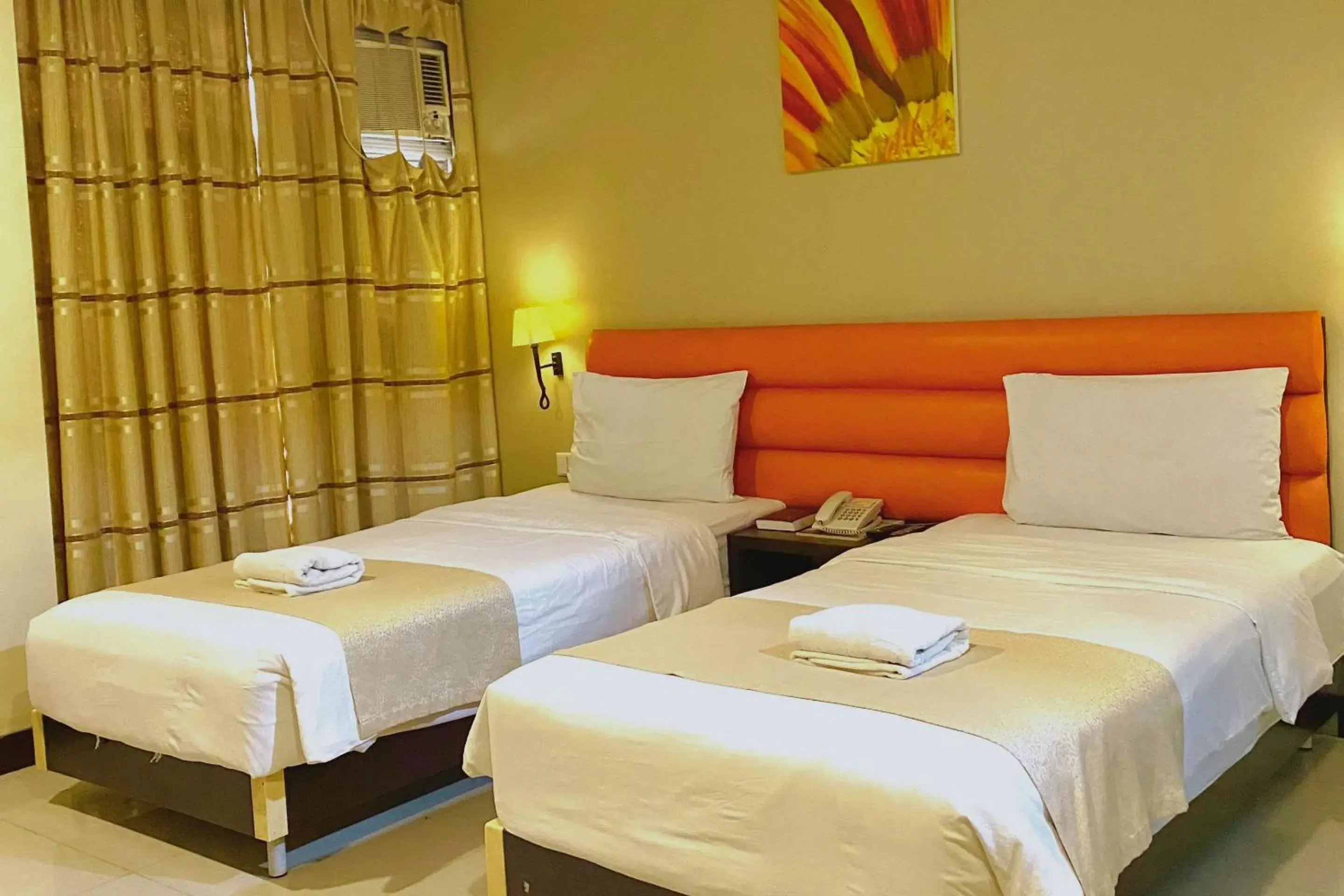 Budget Twin Room in The Orchard Cebu Hotel & Suites powered by Cocotel Budget Twin Room in The Orchard Cebu Hotel & Suites powered by Cocotel