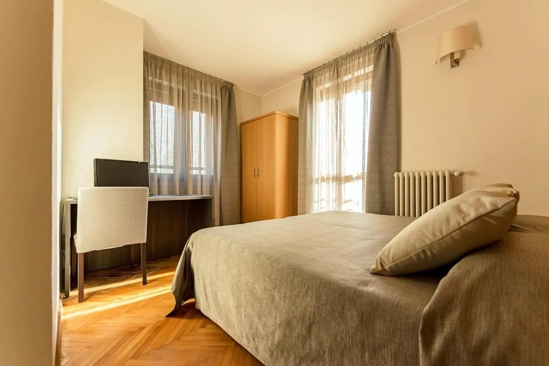 Photo of the whole room, Bed in Hotel Maloia