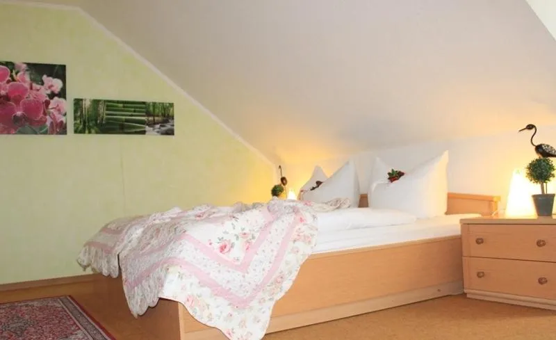 Bed in Hotel Grüner Baum