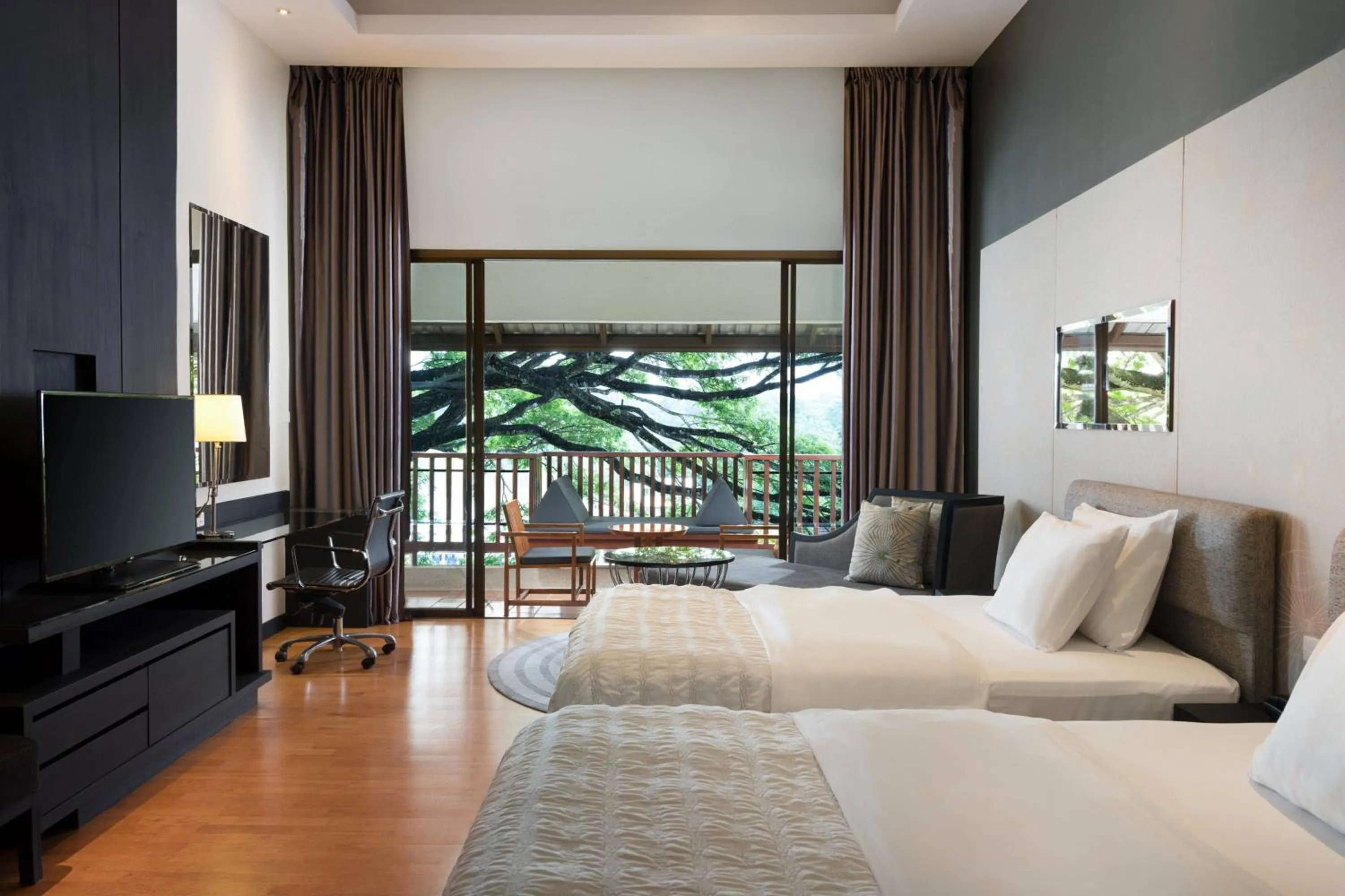 Photo of the whole room, Bed in Le Meridien Chiang Rai Resort, Thailand