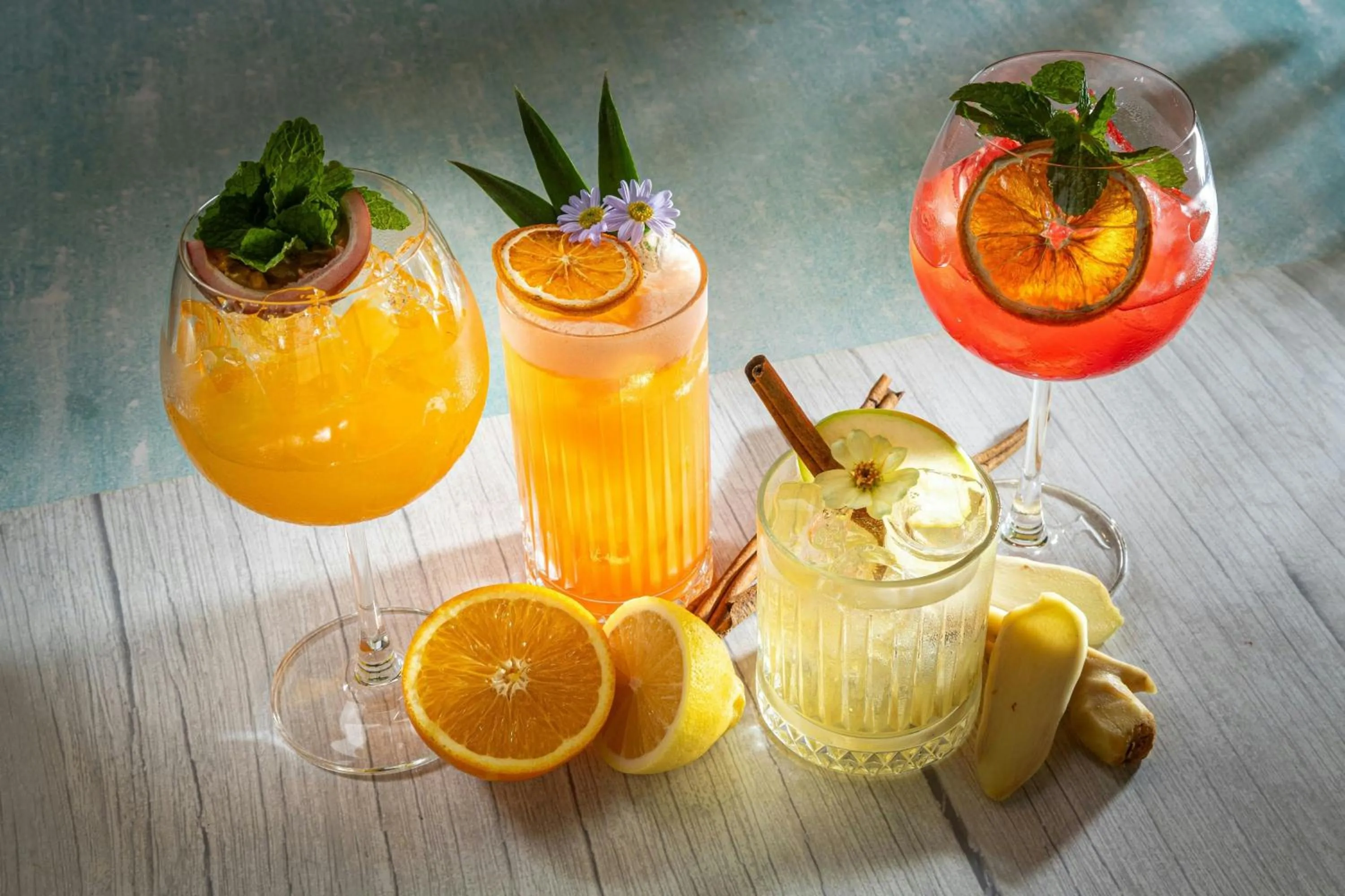 Lounge or bar in Le Meridien Phuket Beach Resort