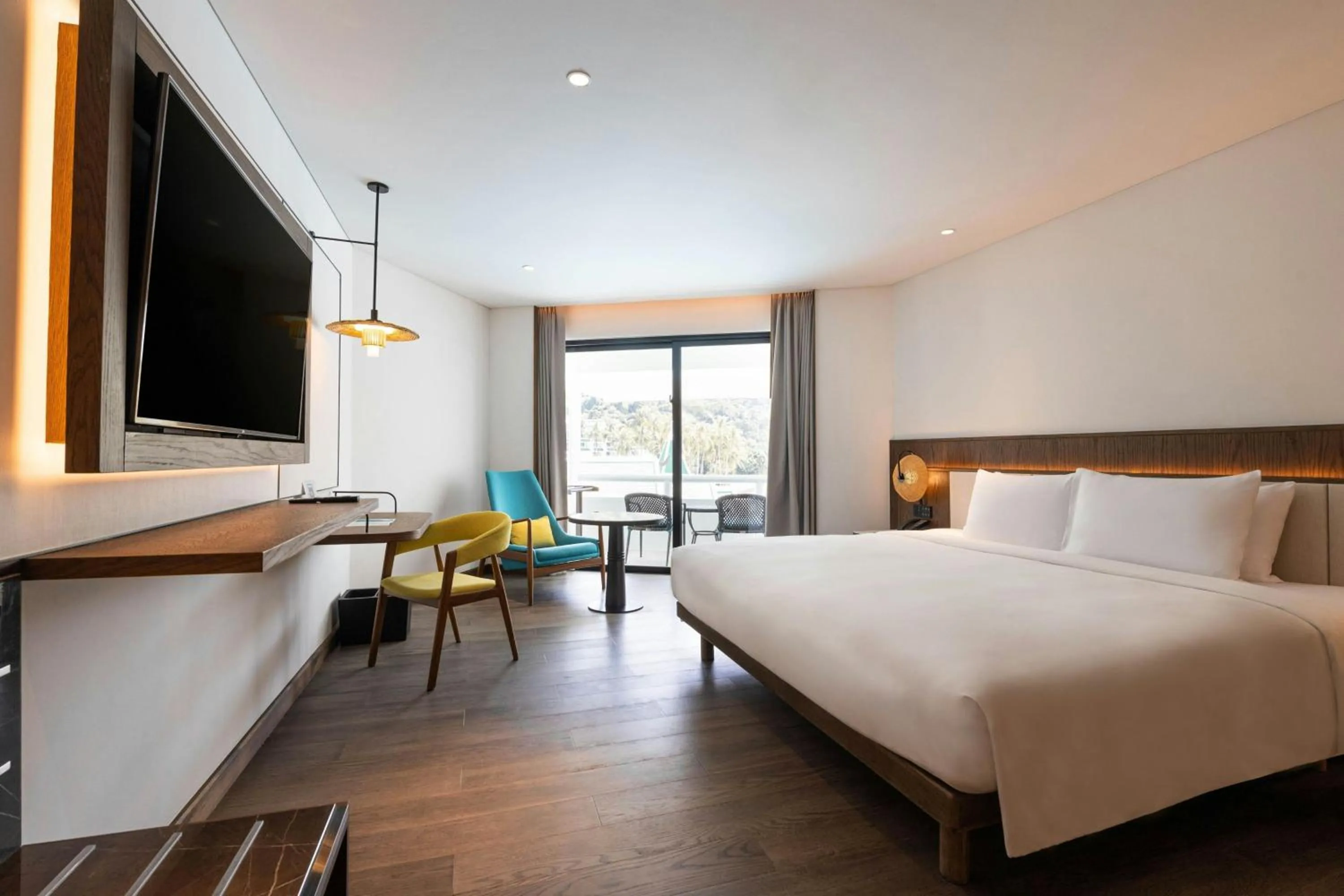 Swimming pool, Bed in Le Meridien Phuket Beach Resort