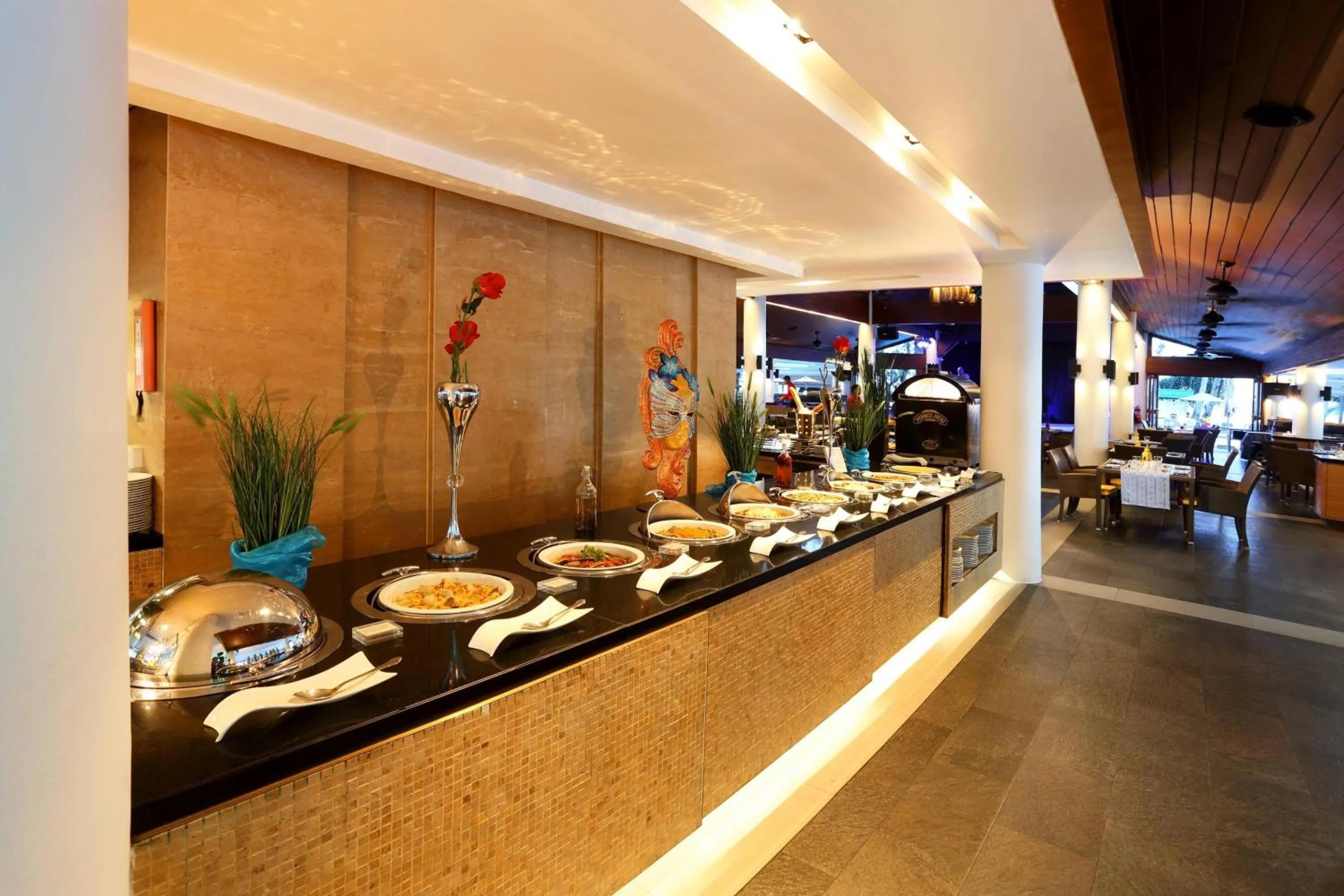 Restaurant/places to eat in Le Meridien Phuket Beach Resort