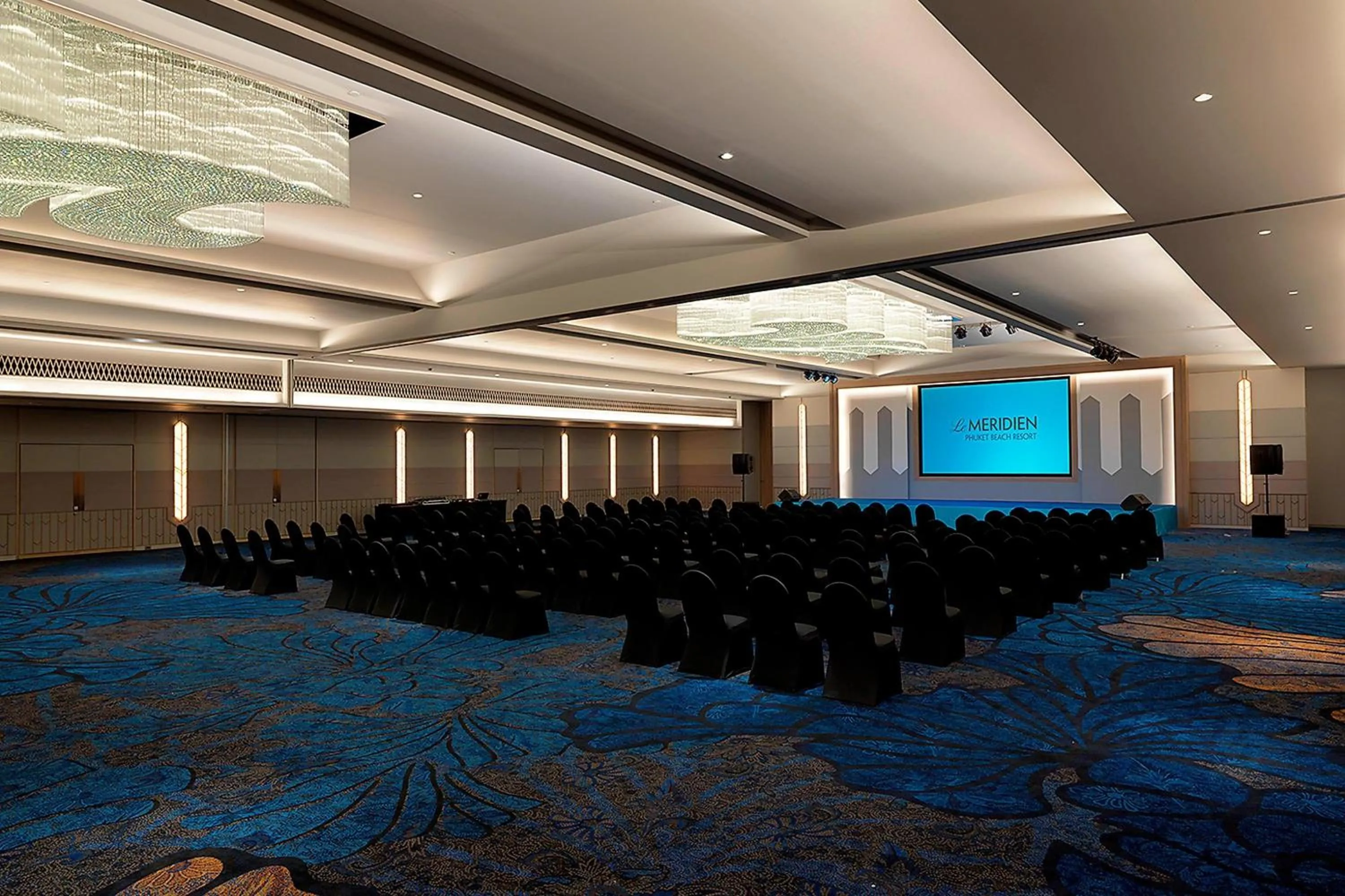 Entertainment in Le Meridien Phuket Beach Resort