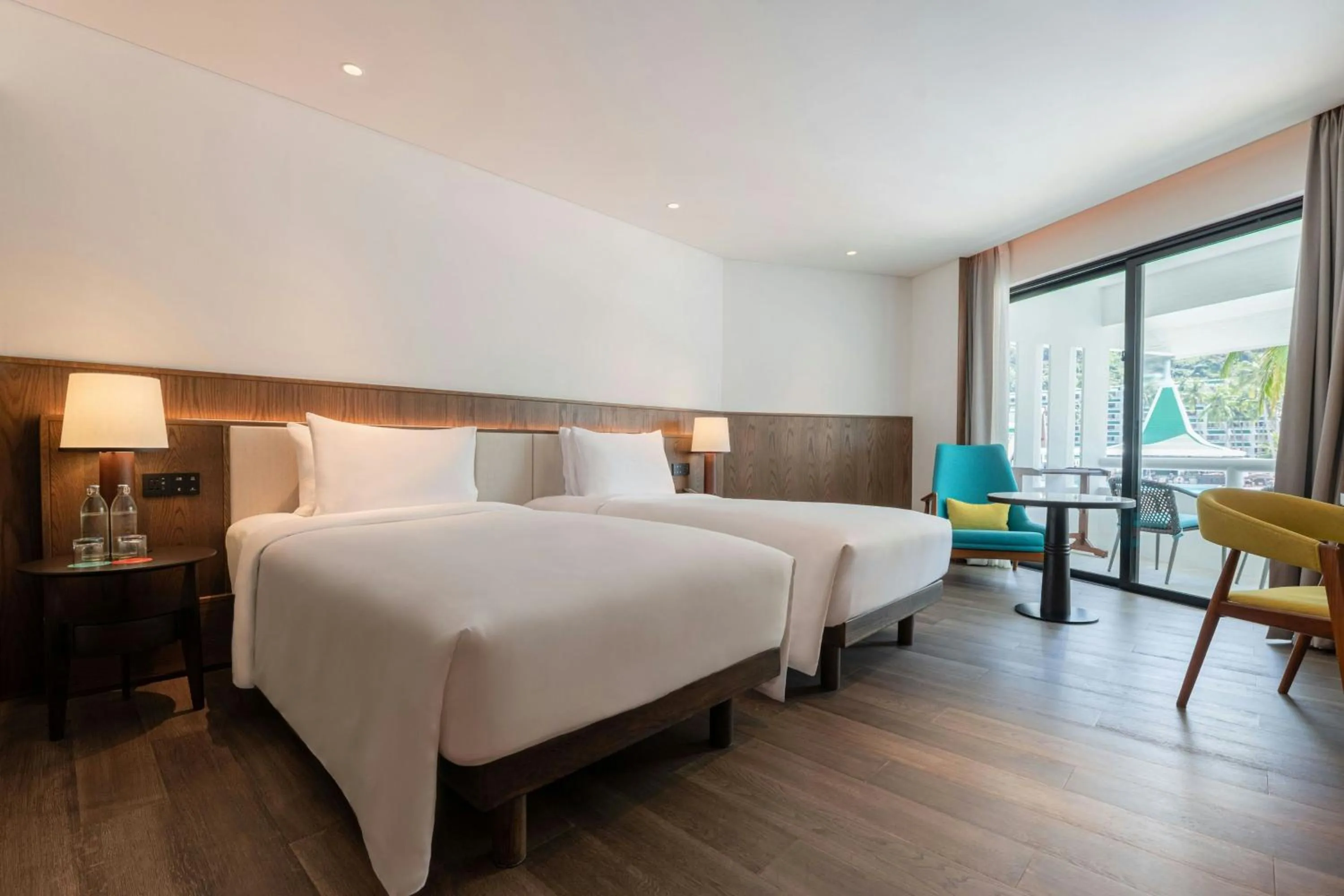 Photo of the whole room, Bed in Le Meridien Phuket Beach Resort