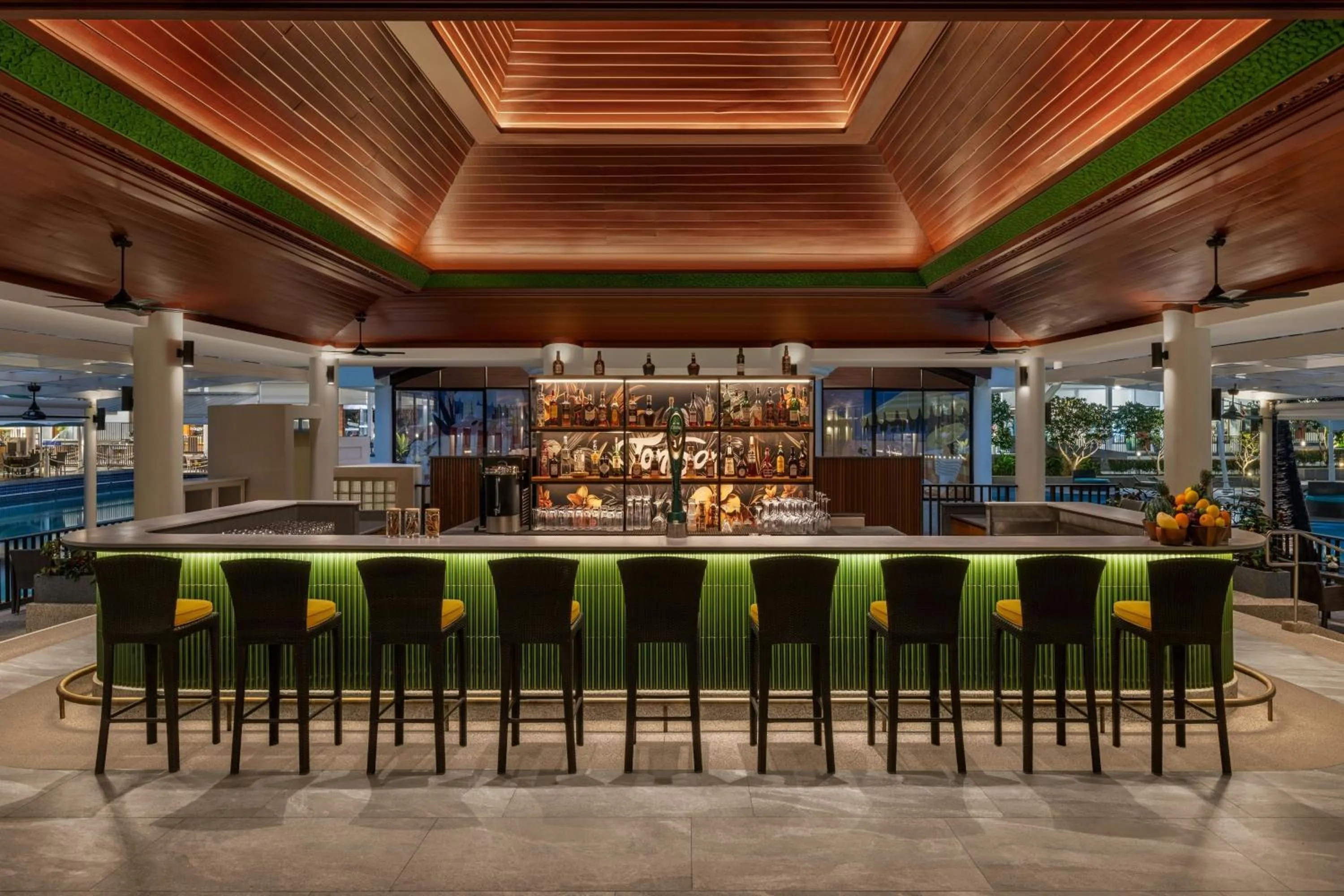 Lounge or bar in Le Meridien Phuket Beach Resort