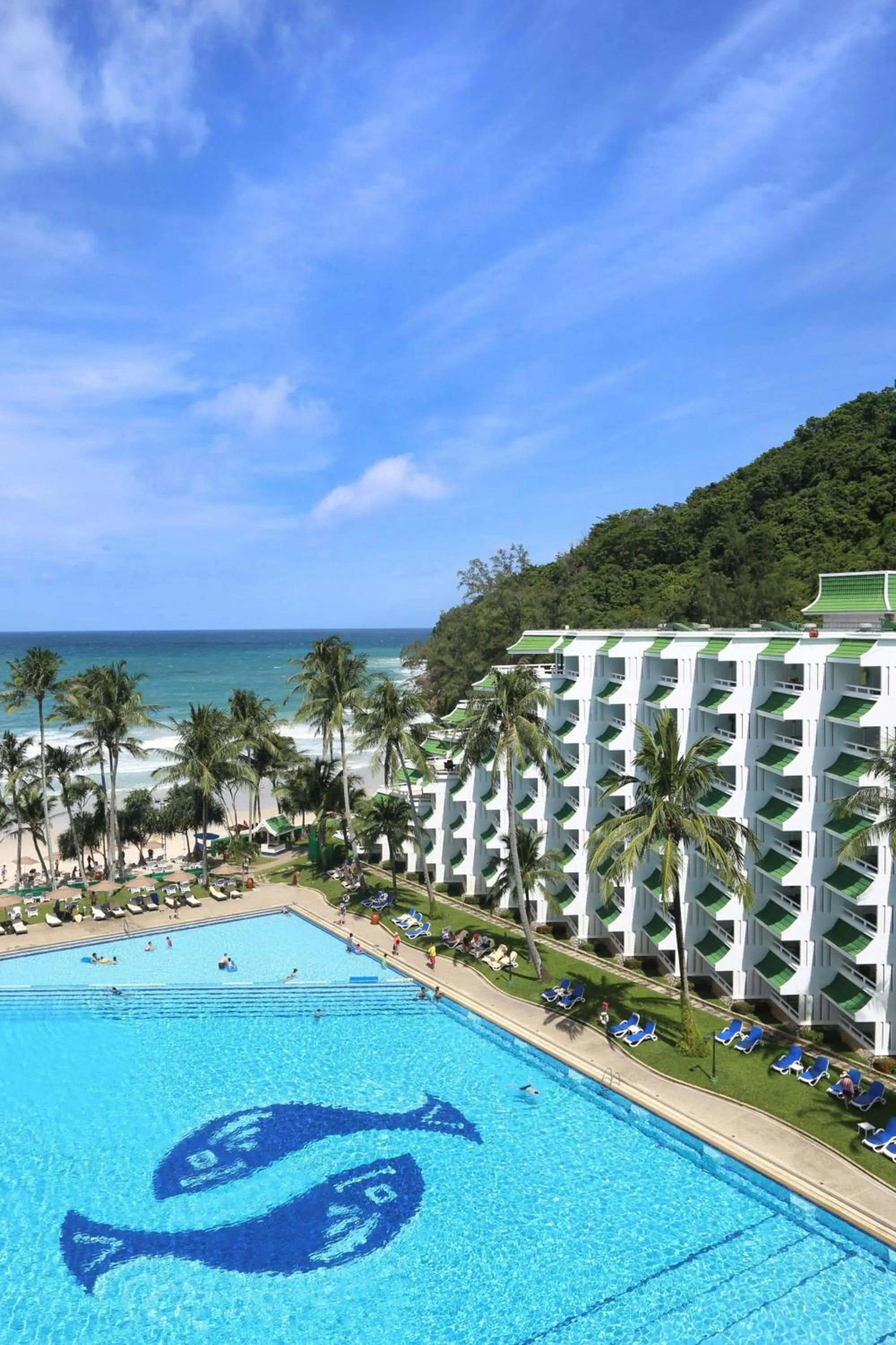 Swimming pool in Le Meridien Phuket Beach Resort