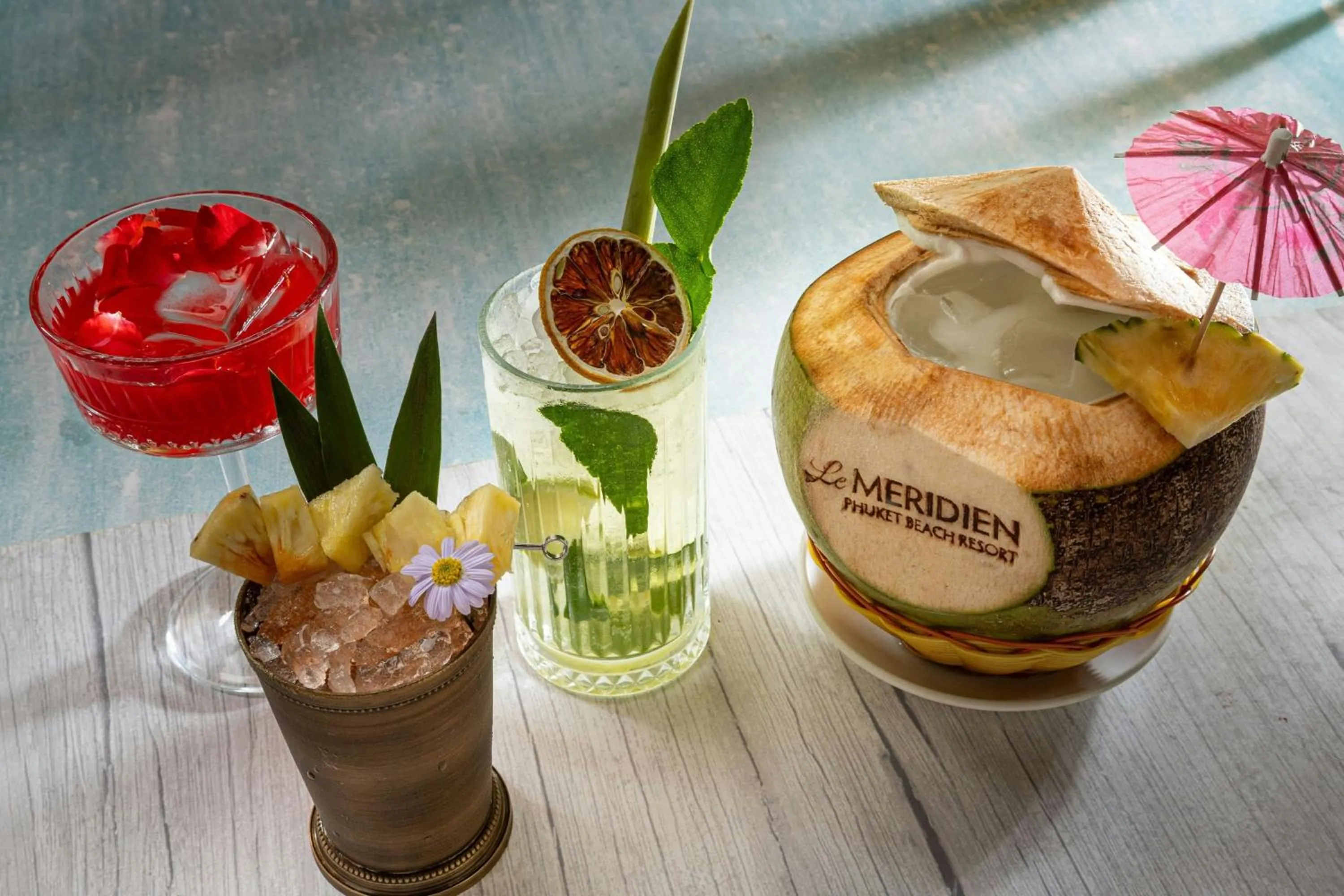 Lounge or bar in Le Meridien Phuket Beach Resort