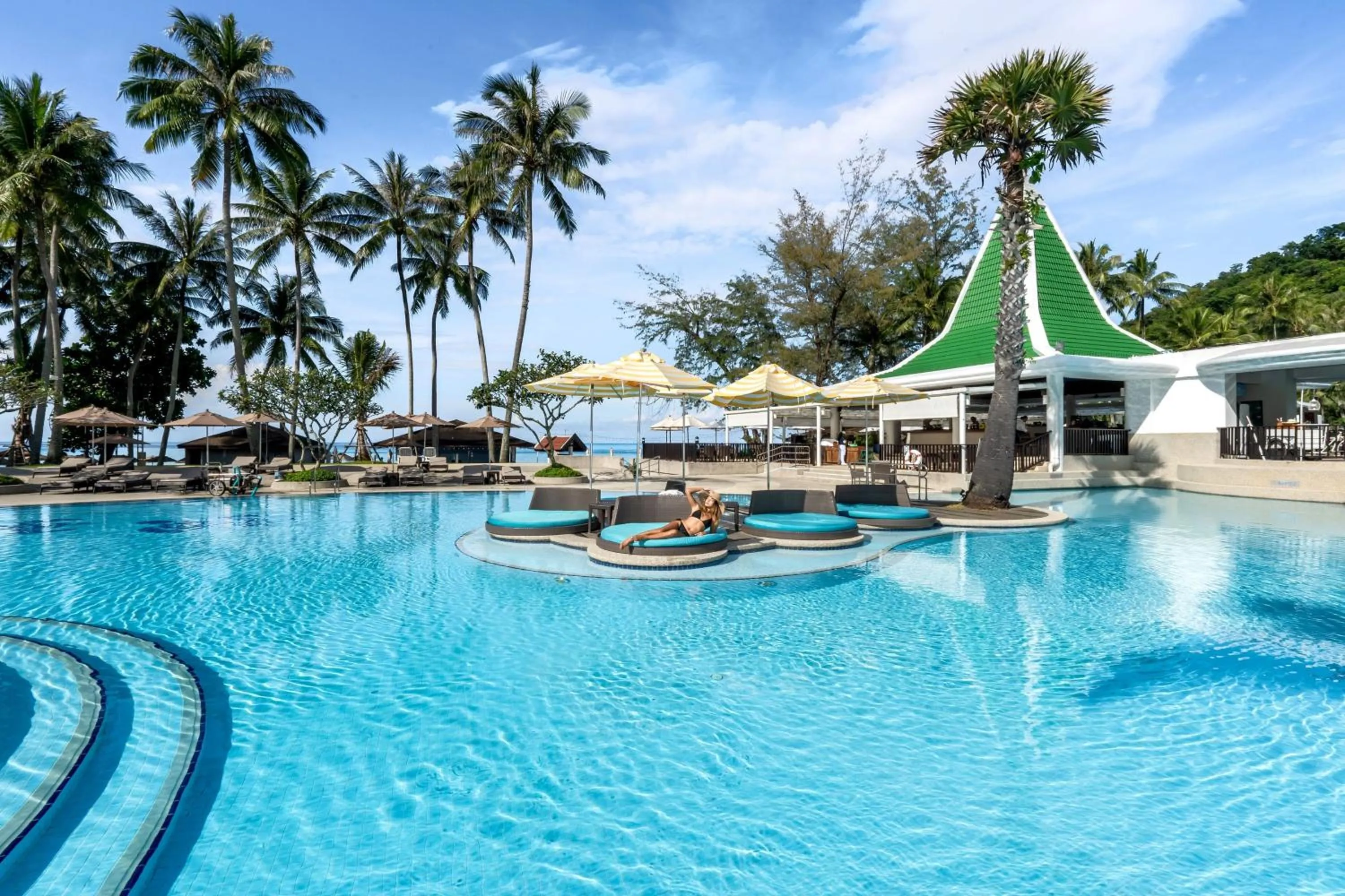Swimming pool in Le Meridien Phuket Beach Resort