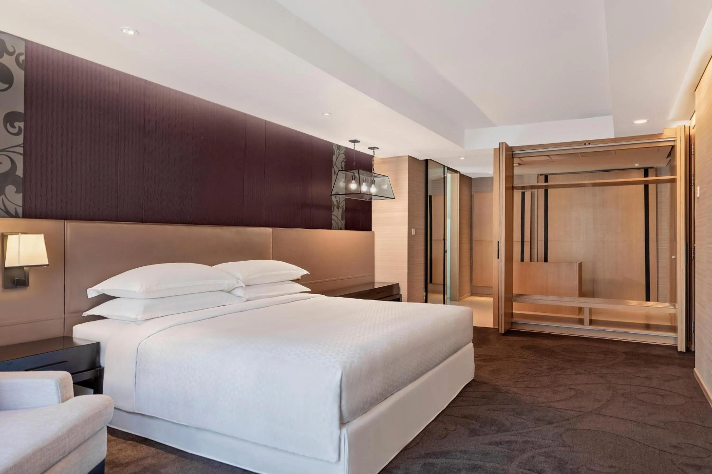 Bedroom, Bed in Four Points by Sheraton Bangkok, Sukhumvit 15