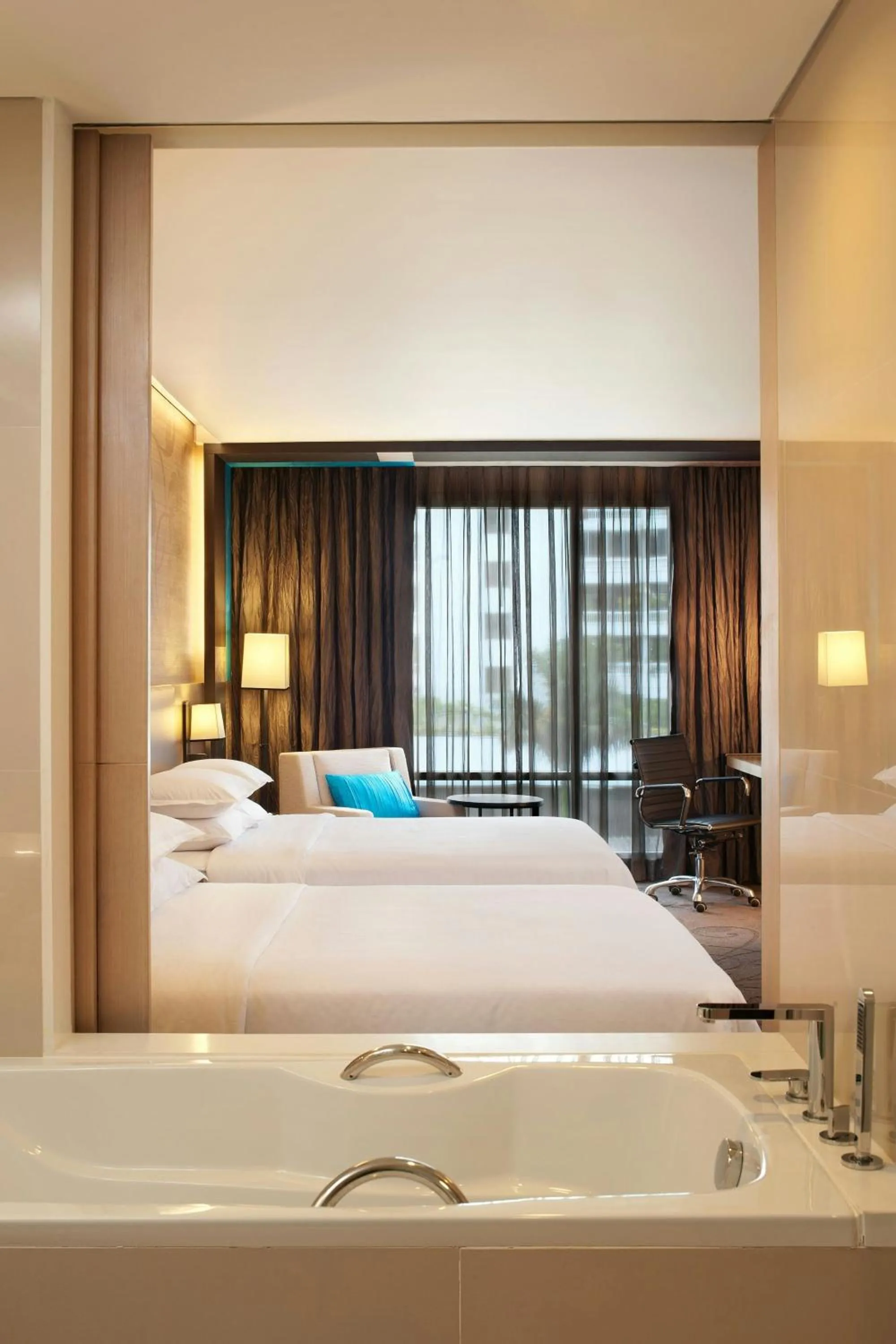 Photo of the whole room, Bed in Four Points by Sheraton Bangkok, Sukhumvit 15