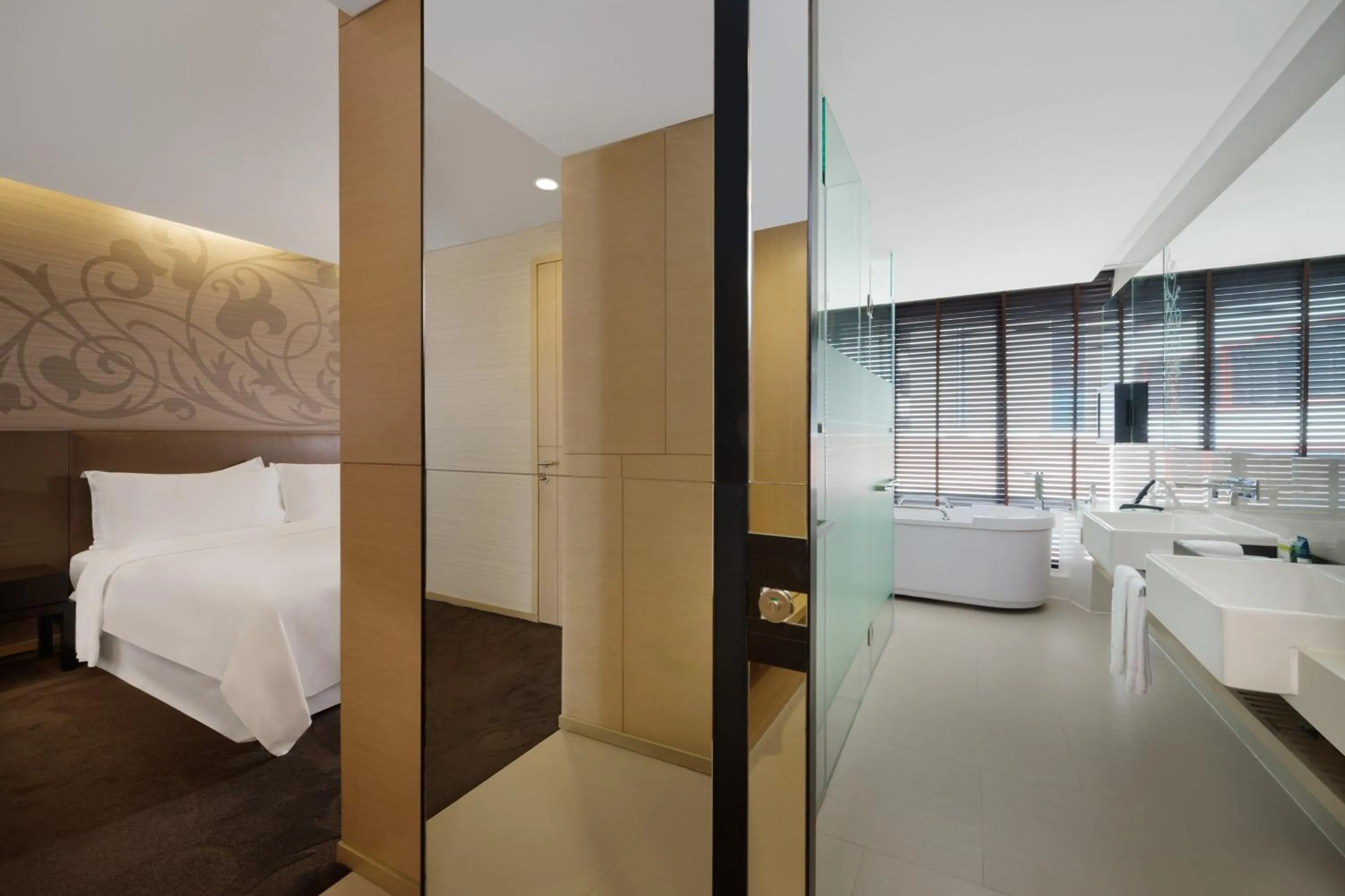 Photo of the whole room, Bed in Four Points by Sheraton Bangkok, Sukhumvit 15