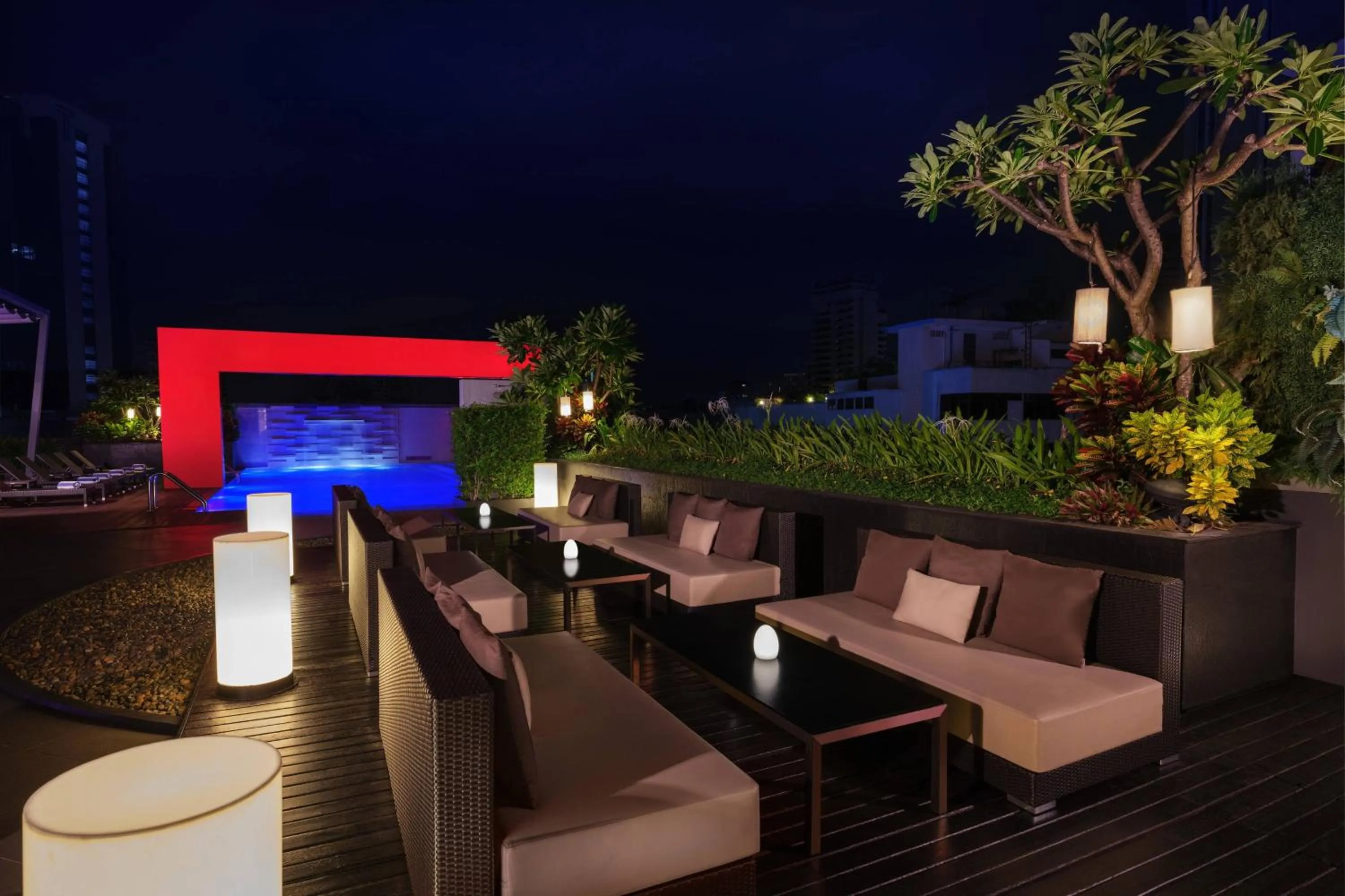 Swimming pool in Four Points by Sheraton Bangkok, Sukhumvit 15