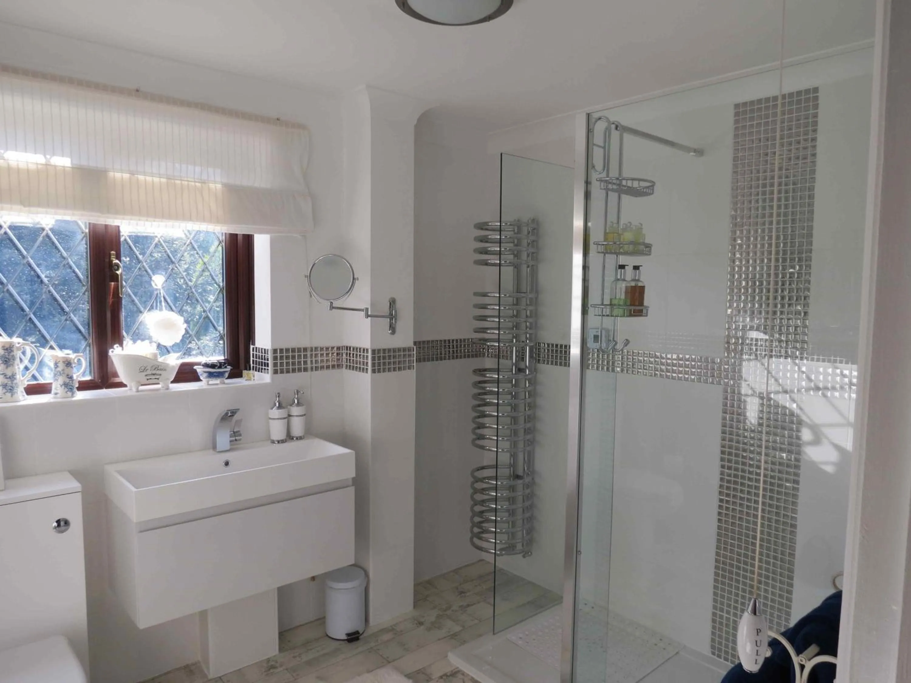 Photo of the whole room in Beechwood B and B