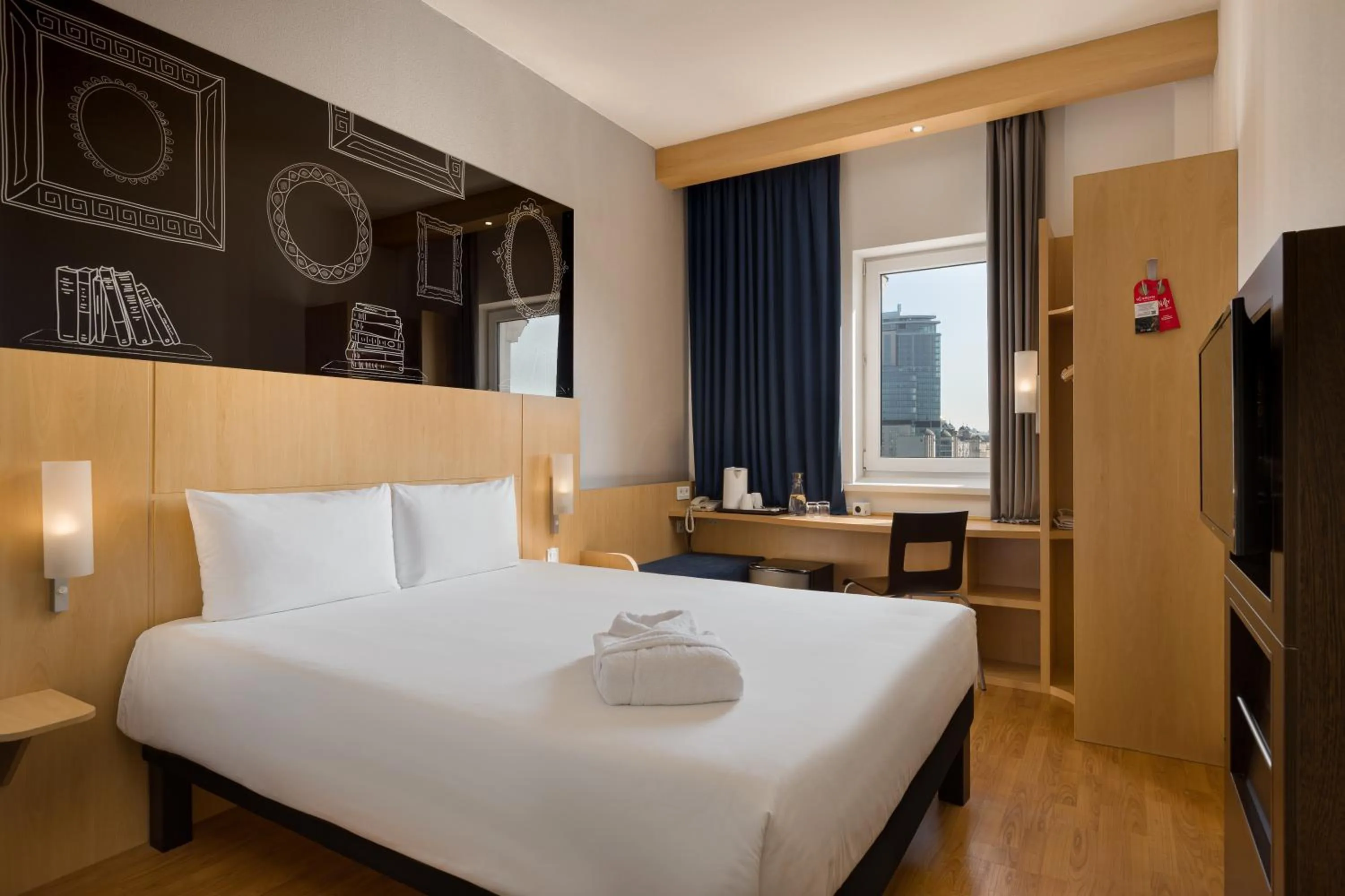 Bedroom, Bed in ibis Kyiv City Center