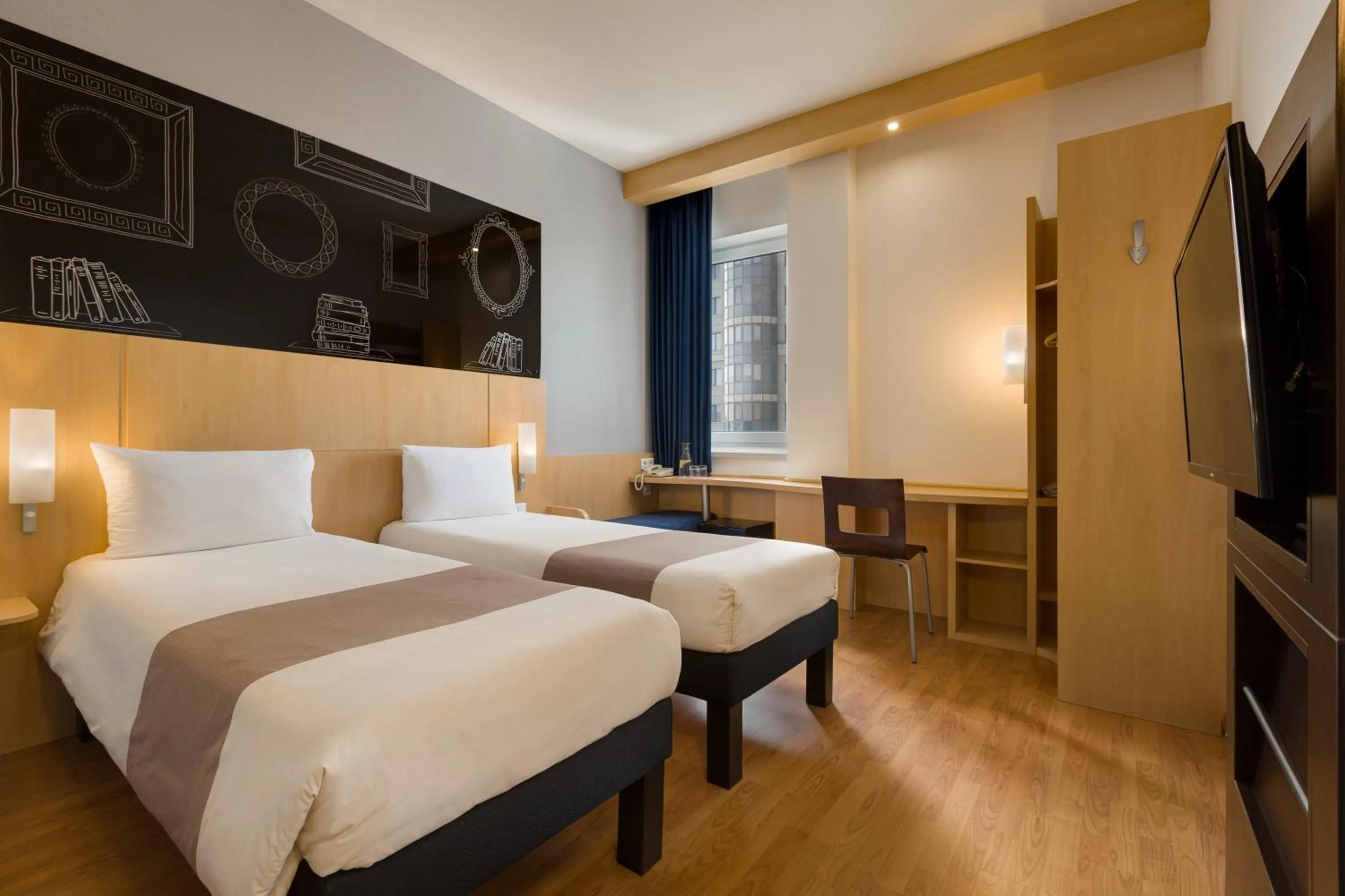 Photo of the whole room, Bed in ibis Kyiv City Center