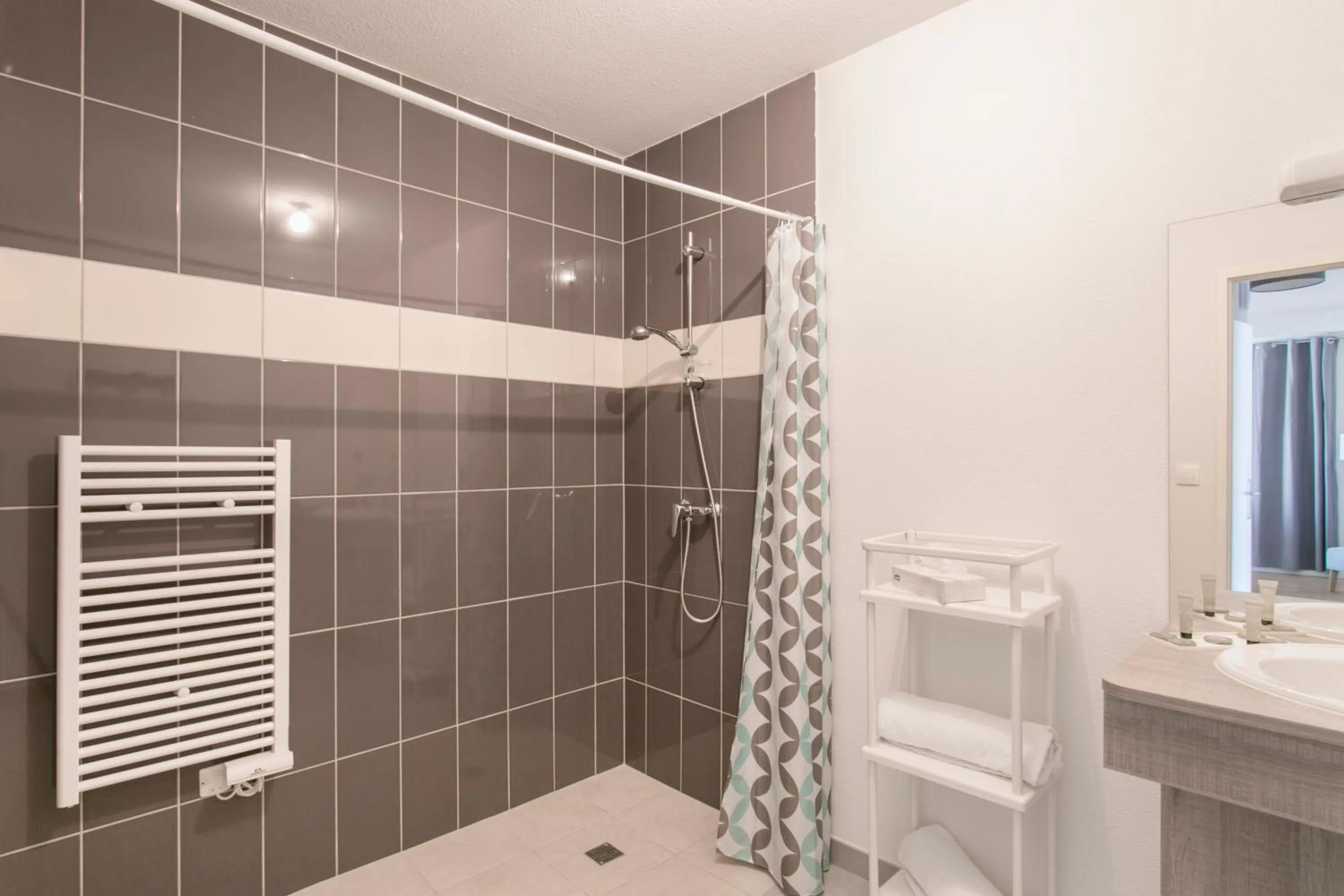 Bathroom in Zenao Appart'hôtels Mulhouse