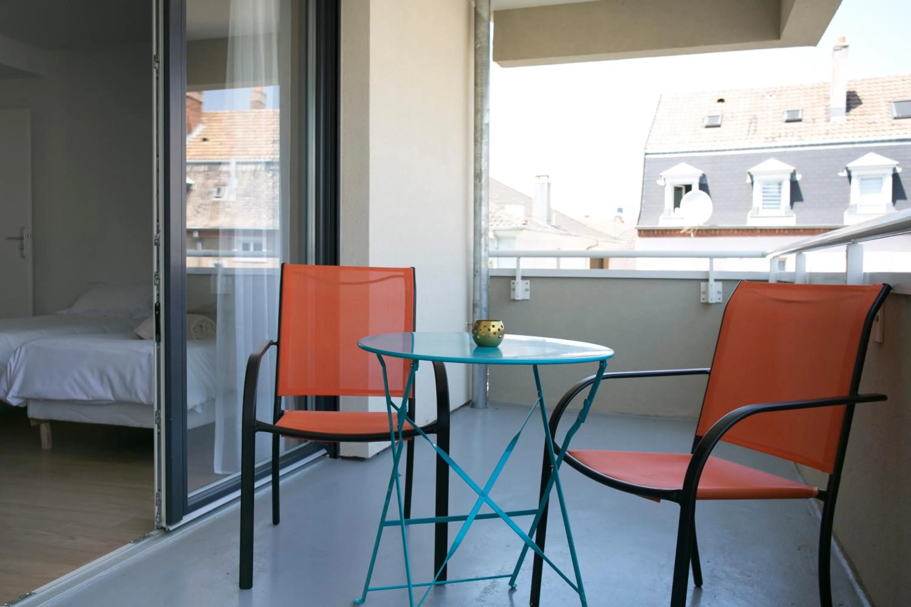 Balcony/Terrace in Zenao Appart'hôtels Mulhouse