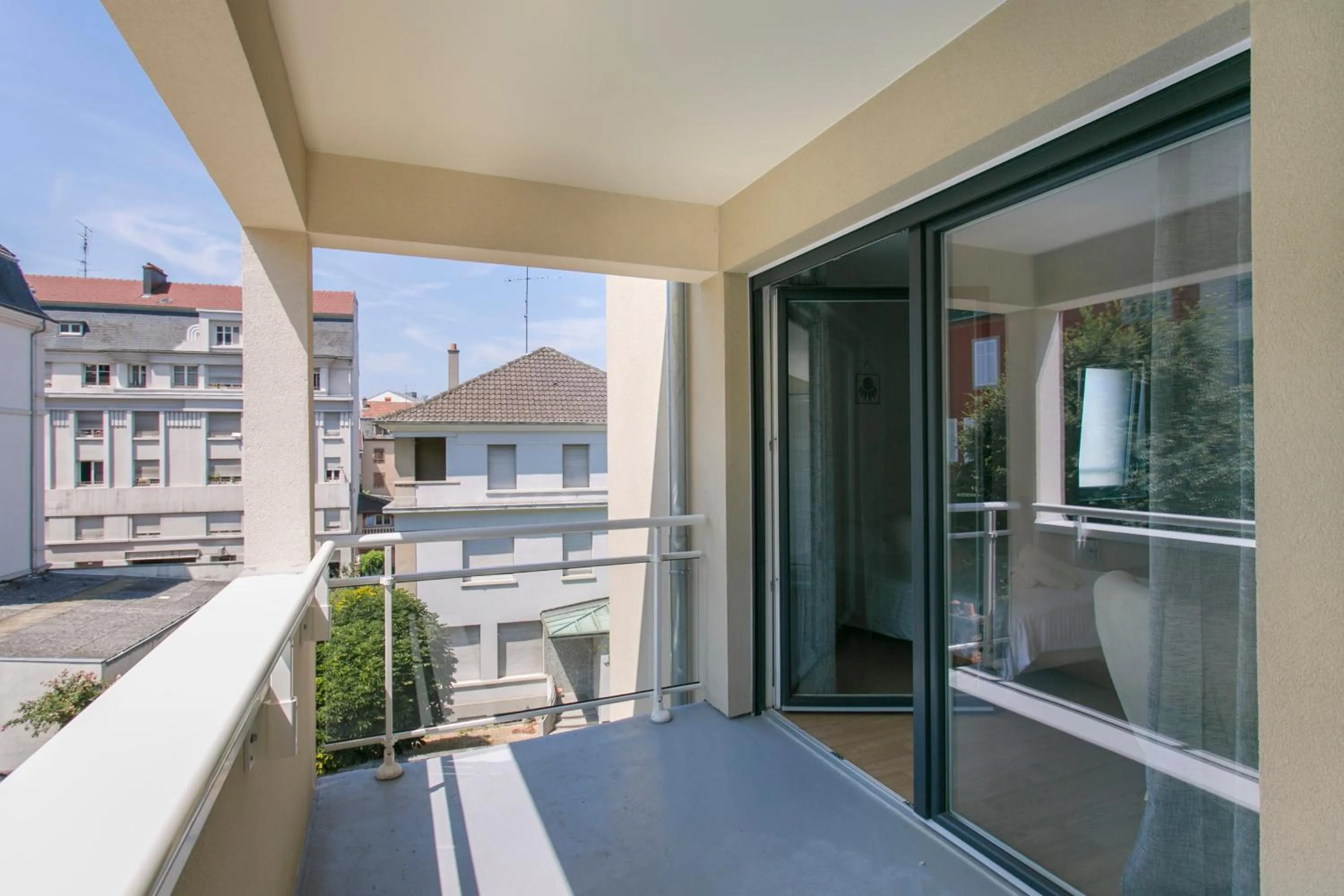 Balcony/Terrace in Zenao Appart'hôtels Mulhouse