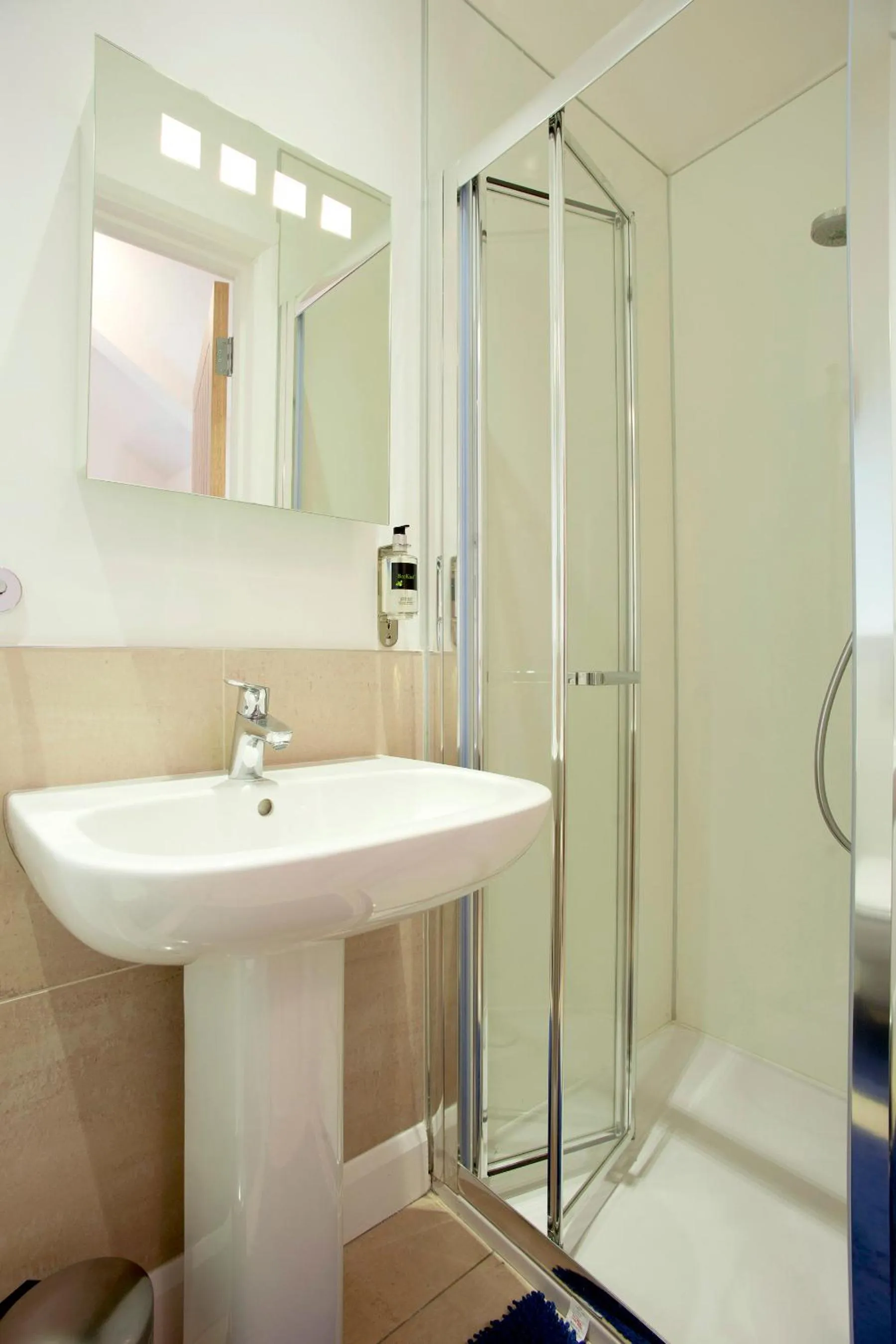 Shower in The Pyjama Factory