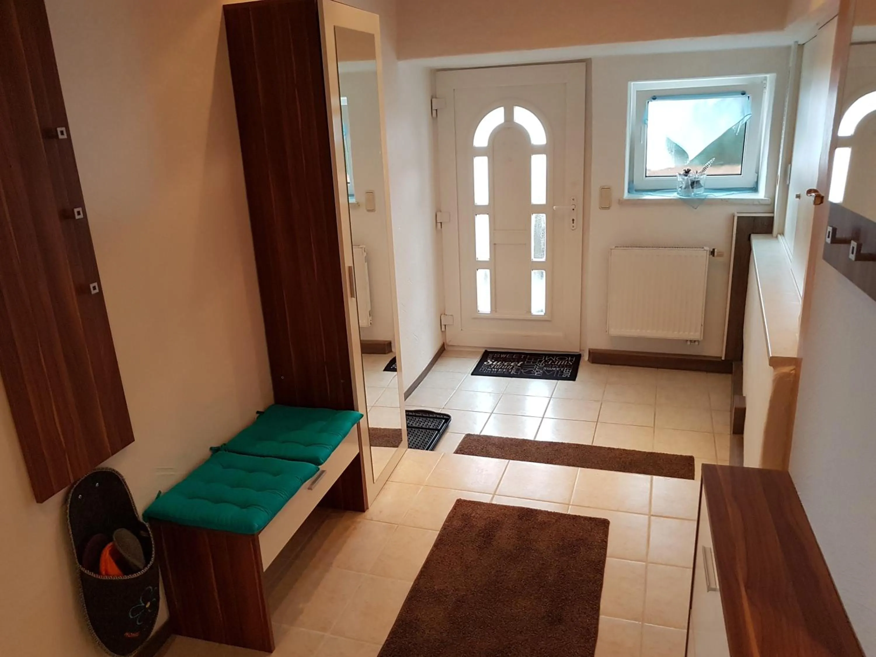 Facade/entrance, Bed in Ferienwohnung Dersch