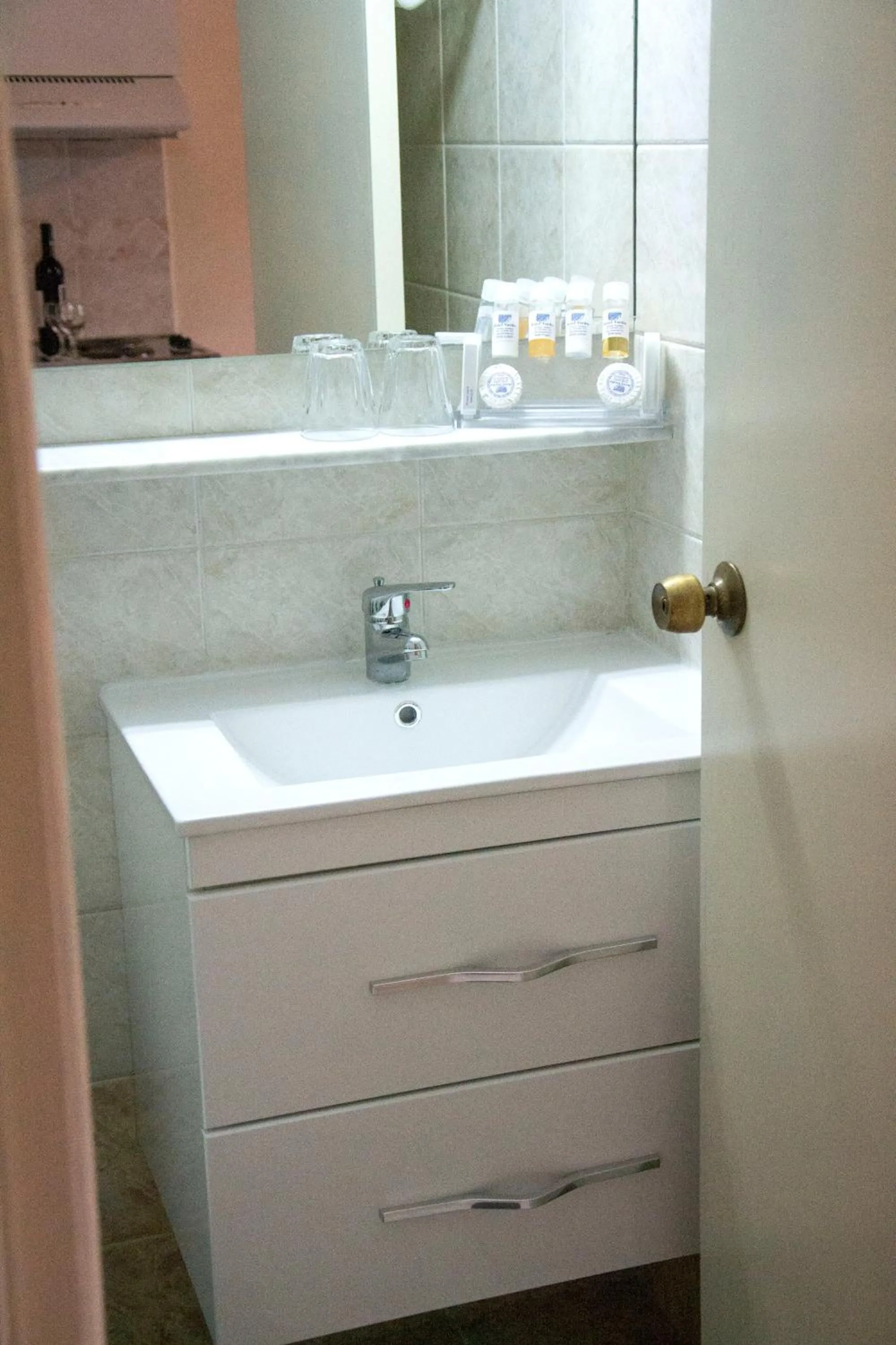 Vardes Hotel Studios