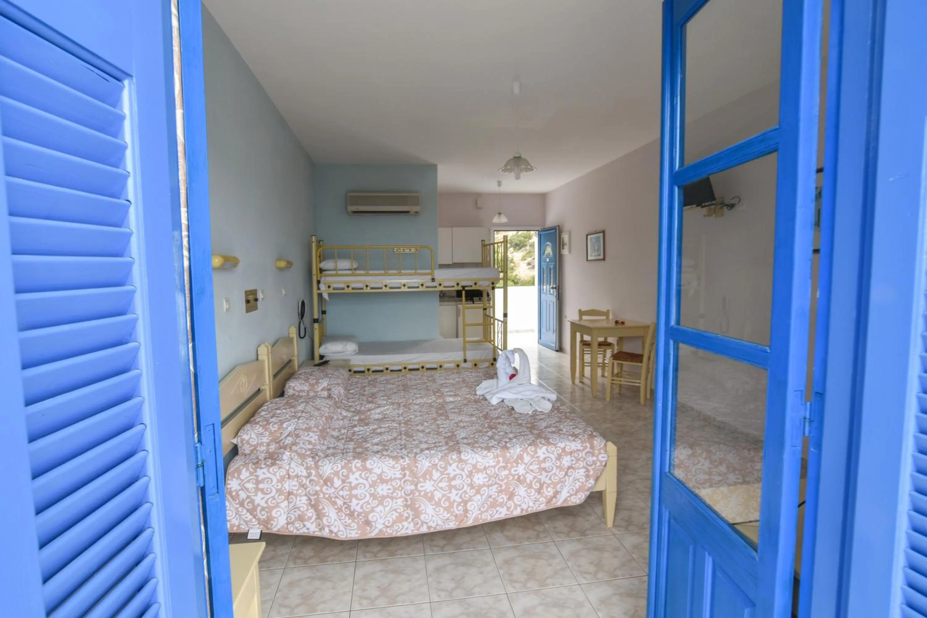 Bed in Vardes Hotel Studios