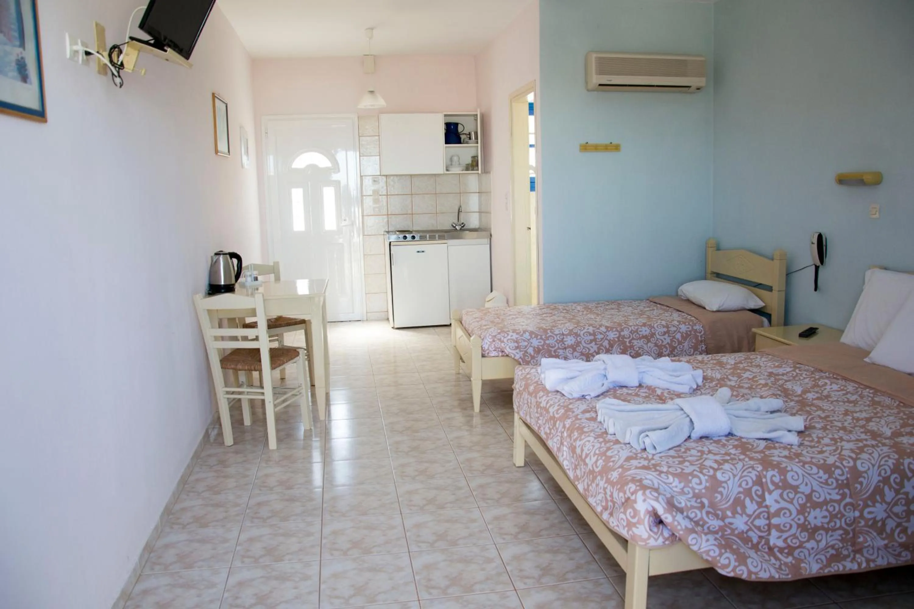 Bed in Vardes Hotel Studios