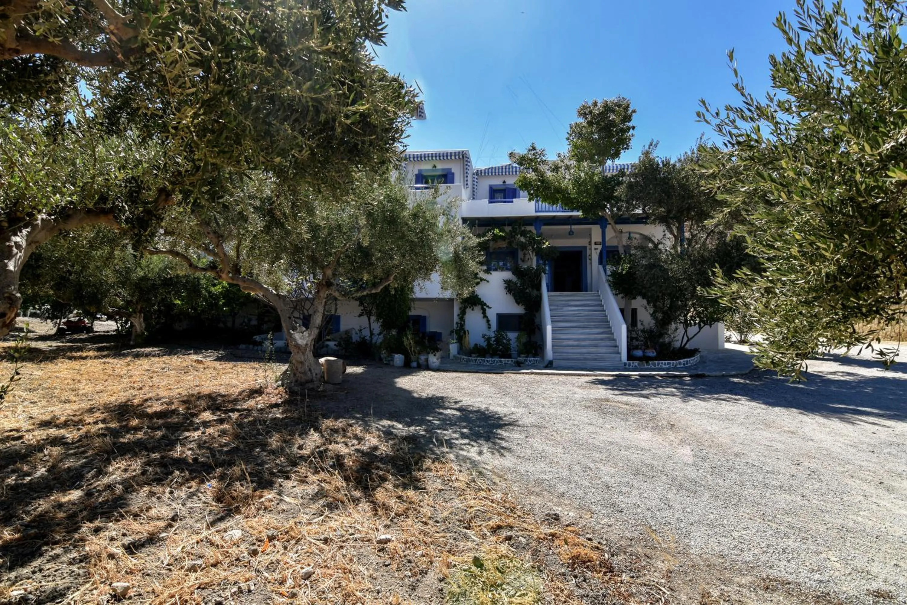 Vardes Hotel Studios