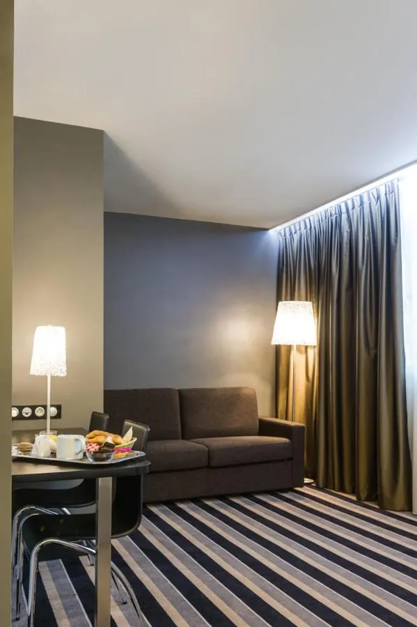 Bed in Hôtel Le Châteaubriant