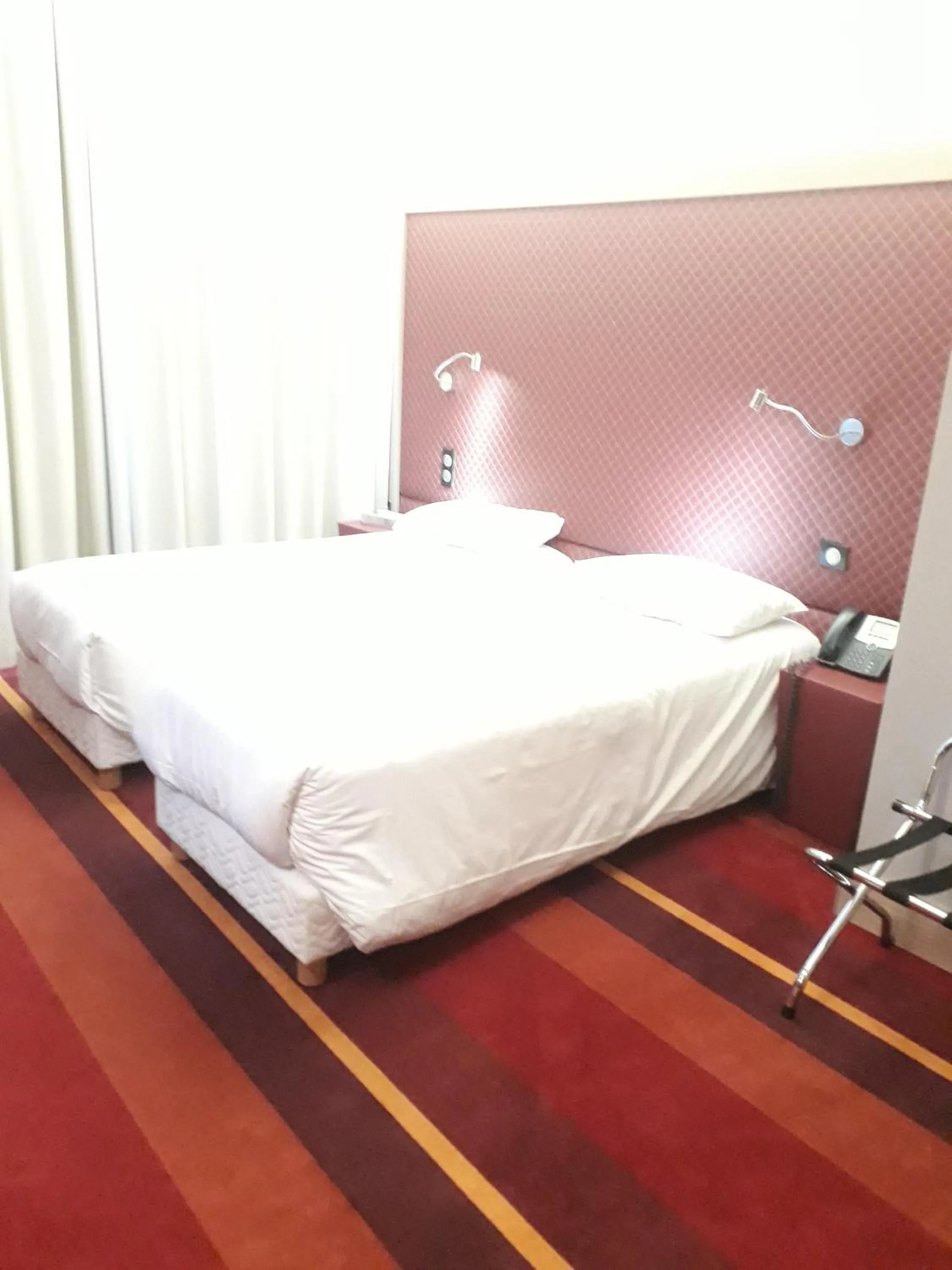 Bed in Hôtel Le Châteaubriant