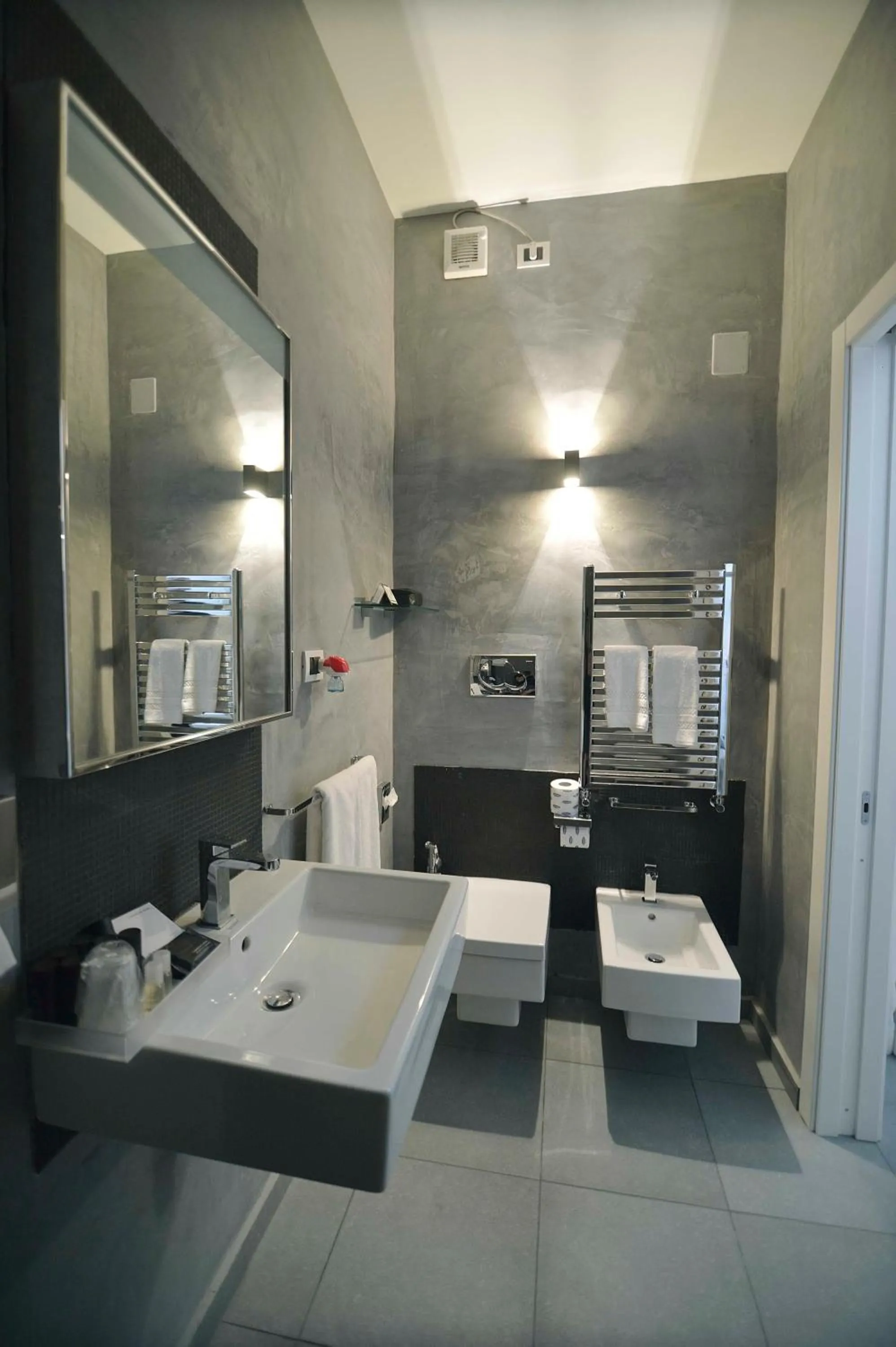 Bathroom in La Suite Boutique Hotel