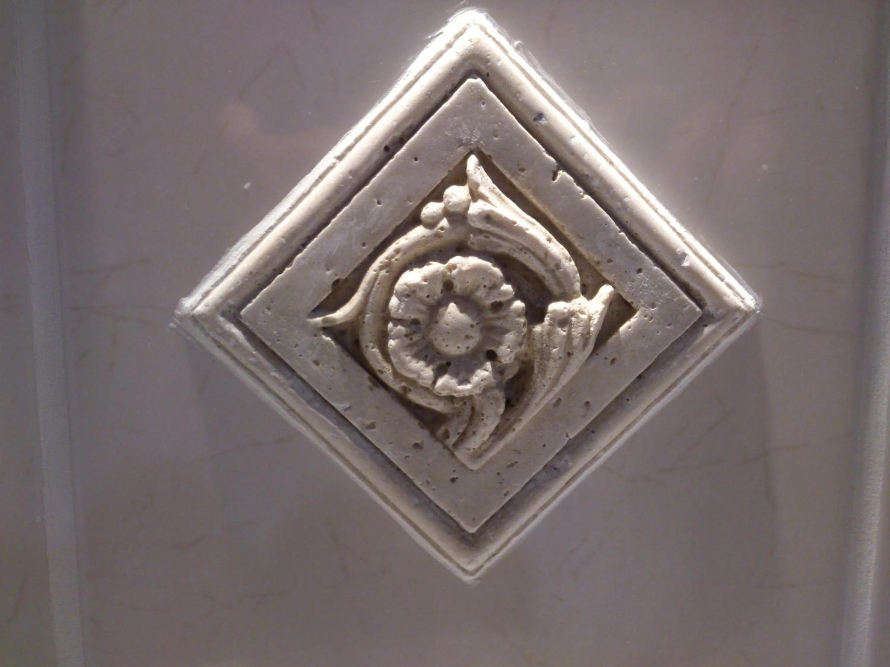 Decorative detail in La Mare aux 3 Diables