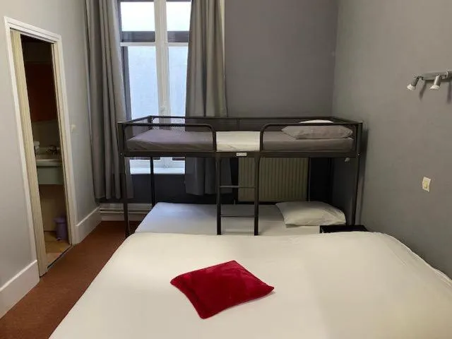 Property building, Bed in Hôtel La Villa Lorraine