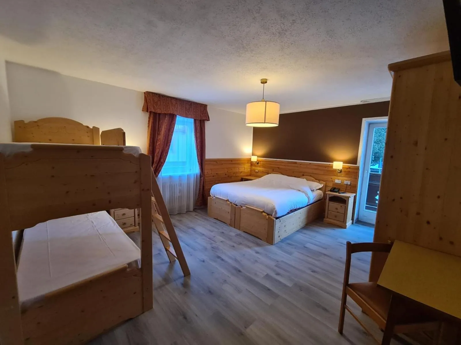 Bed in Hotel Rododendro Val di Fassa