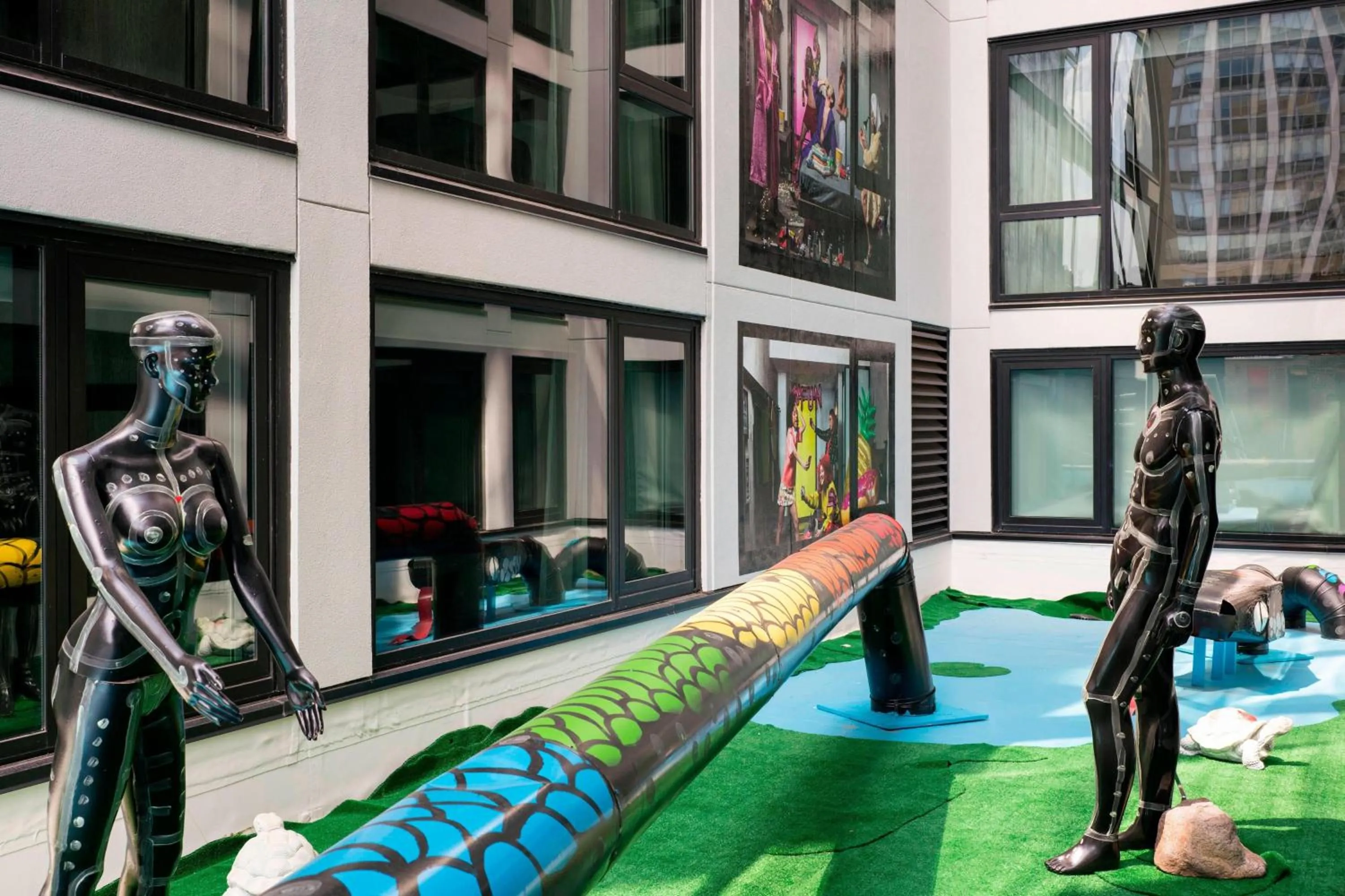 Photo of the whole room in Moxy Chicago Downtown