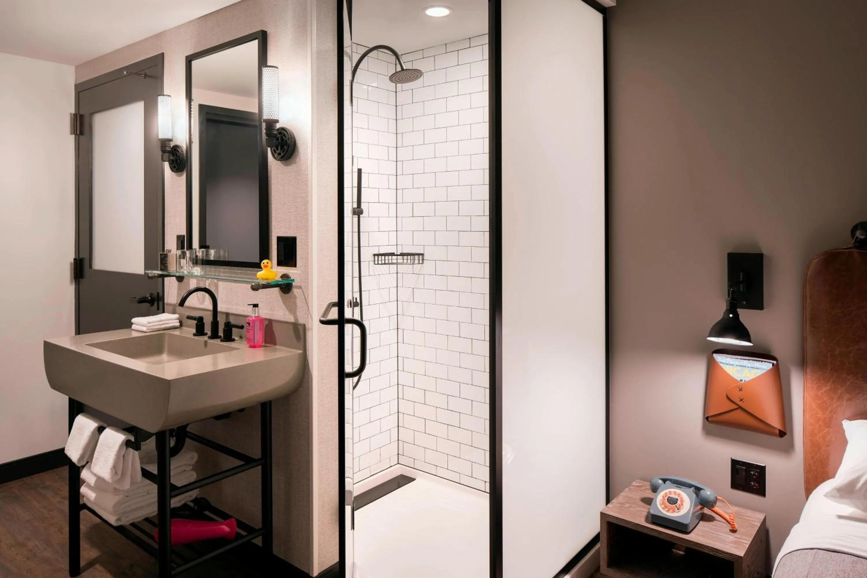 Bathroom, Bed in Moxy Chicago Downtown