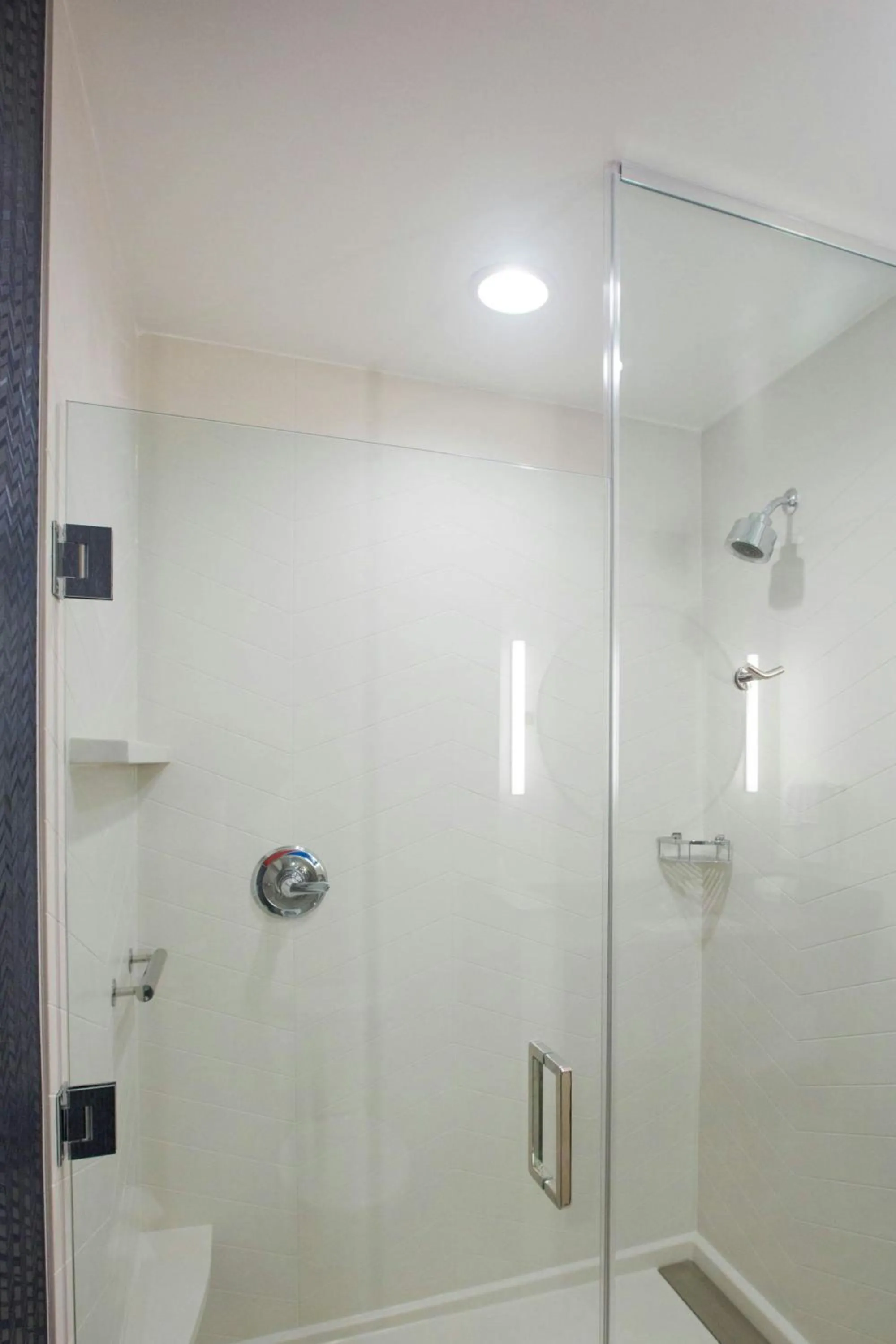 Bathroom in Fairfield Inn & Suites by Marriott Philadelphia Broomall/Newtown Square