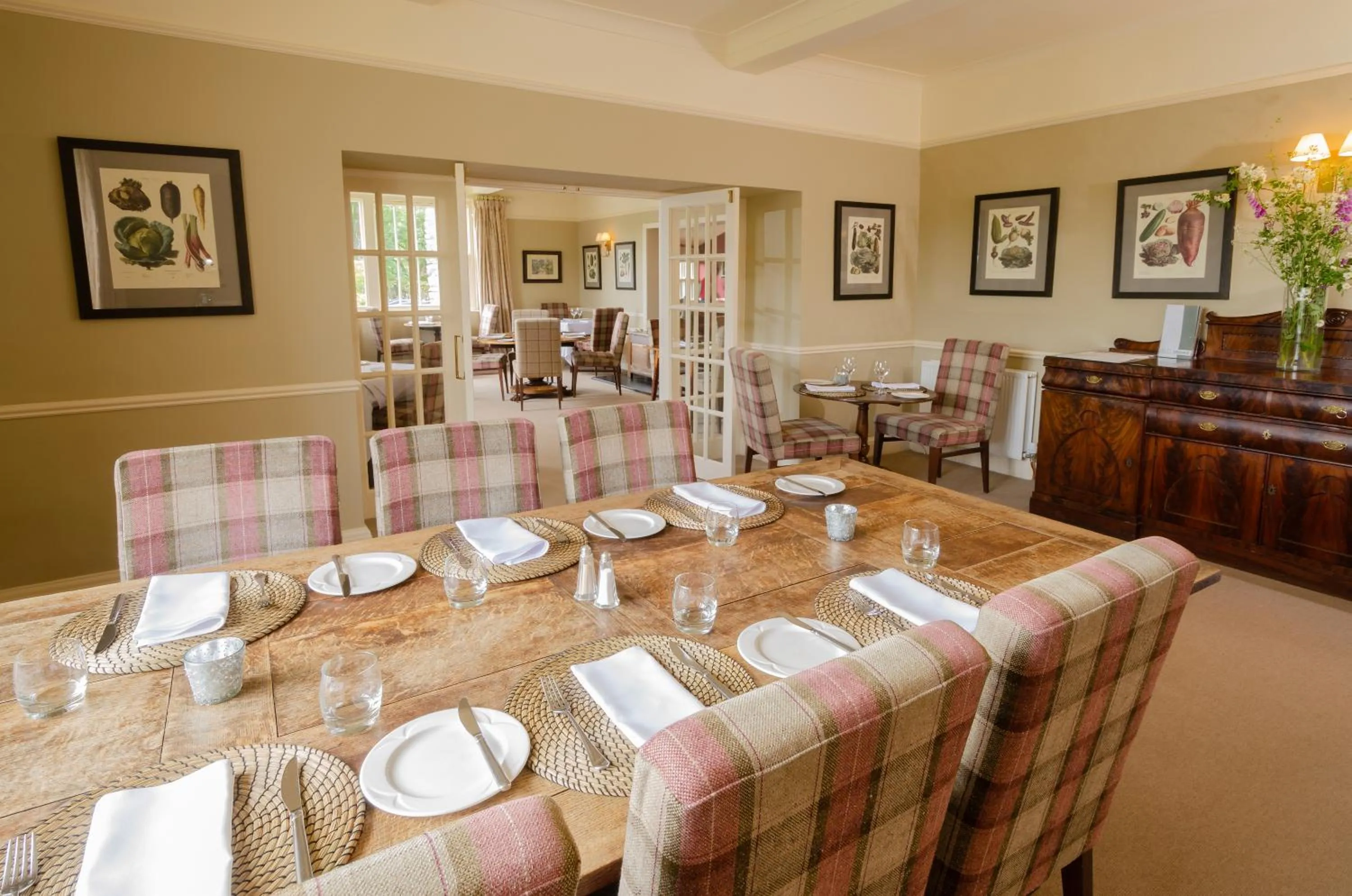 Restaurant/places to eat in Eltermere Inn
