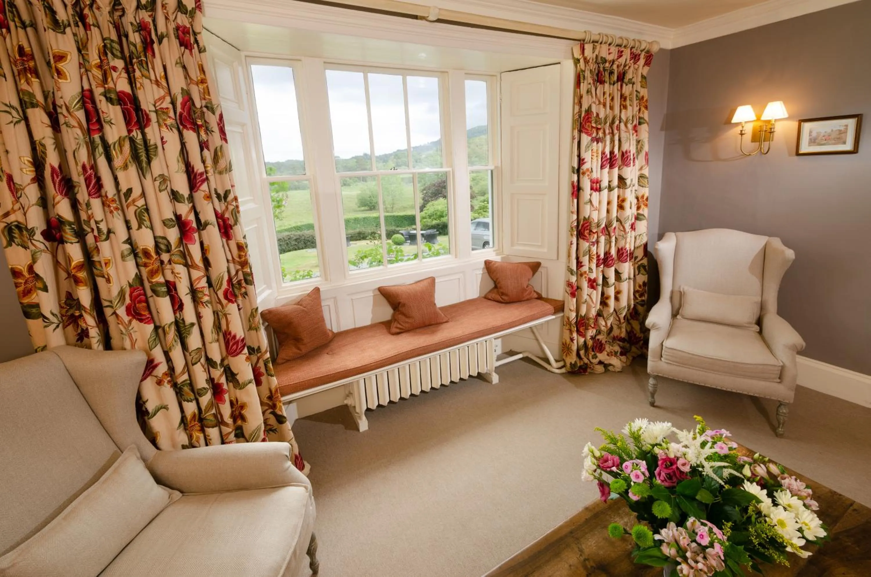 Communal lounge/ TV room in Eltermere Inn