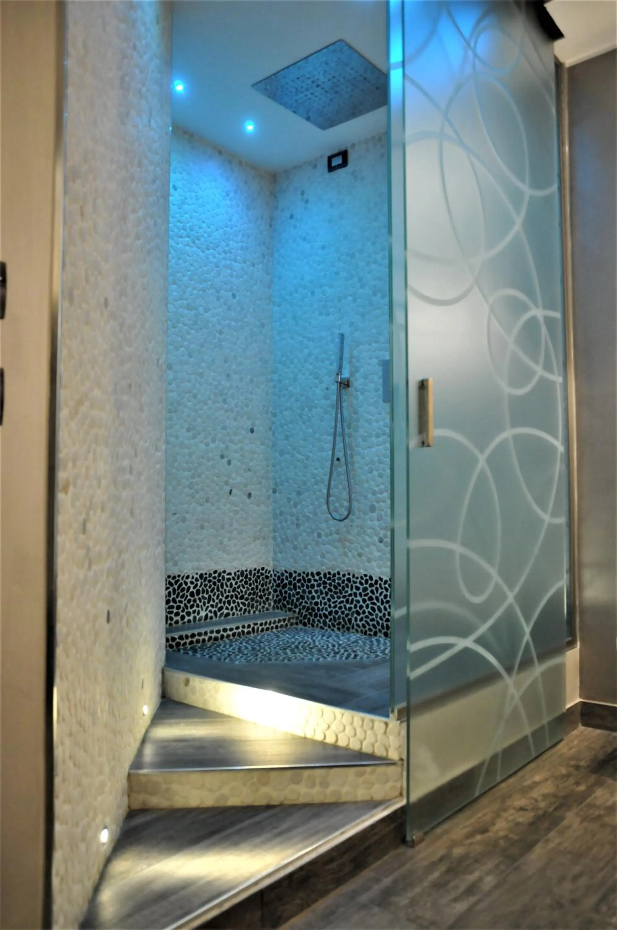 Shower in Hotel Aquila
