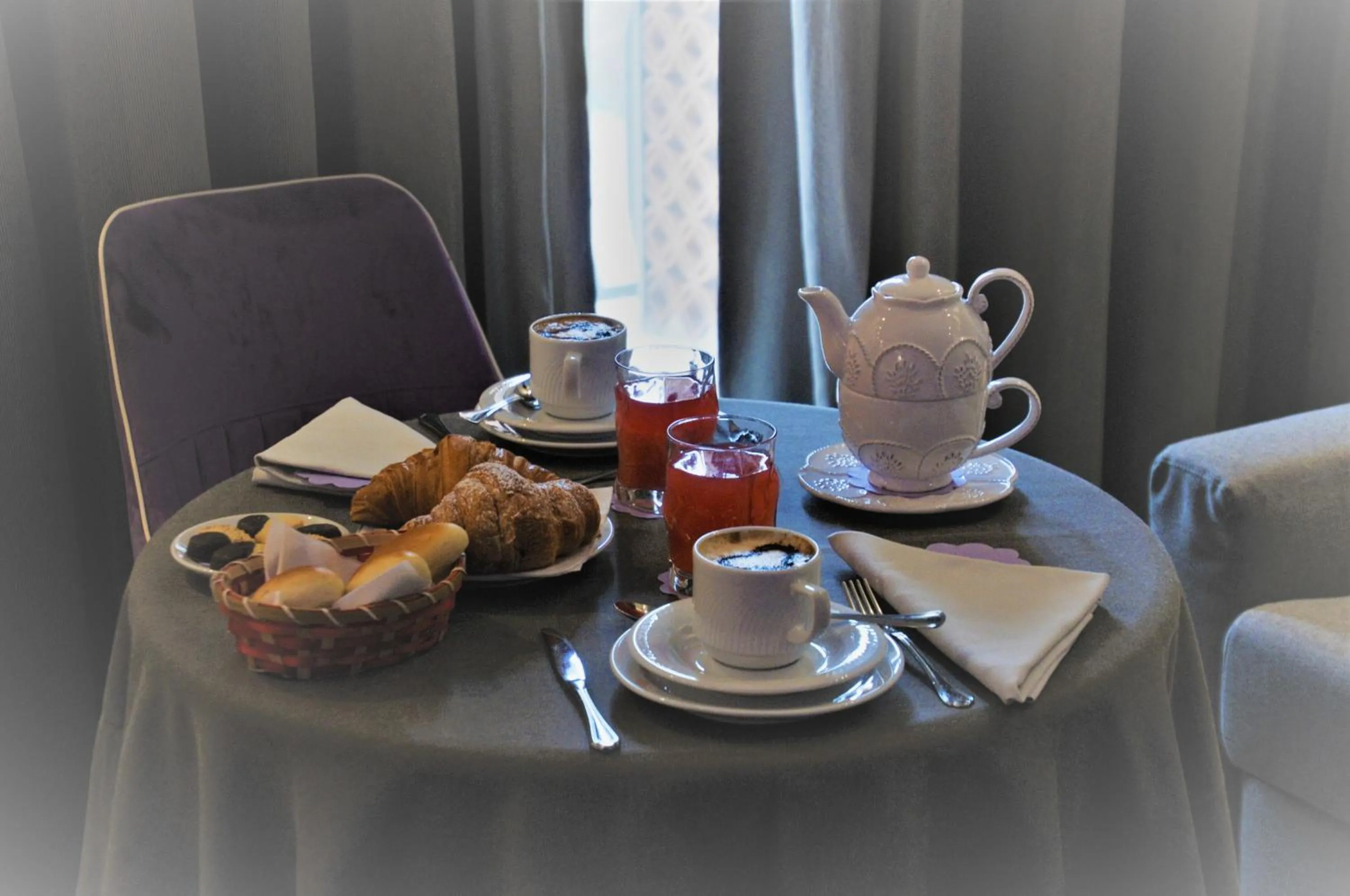 Breakfast in Hotel Aquila